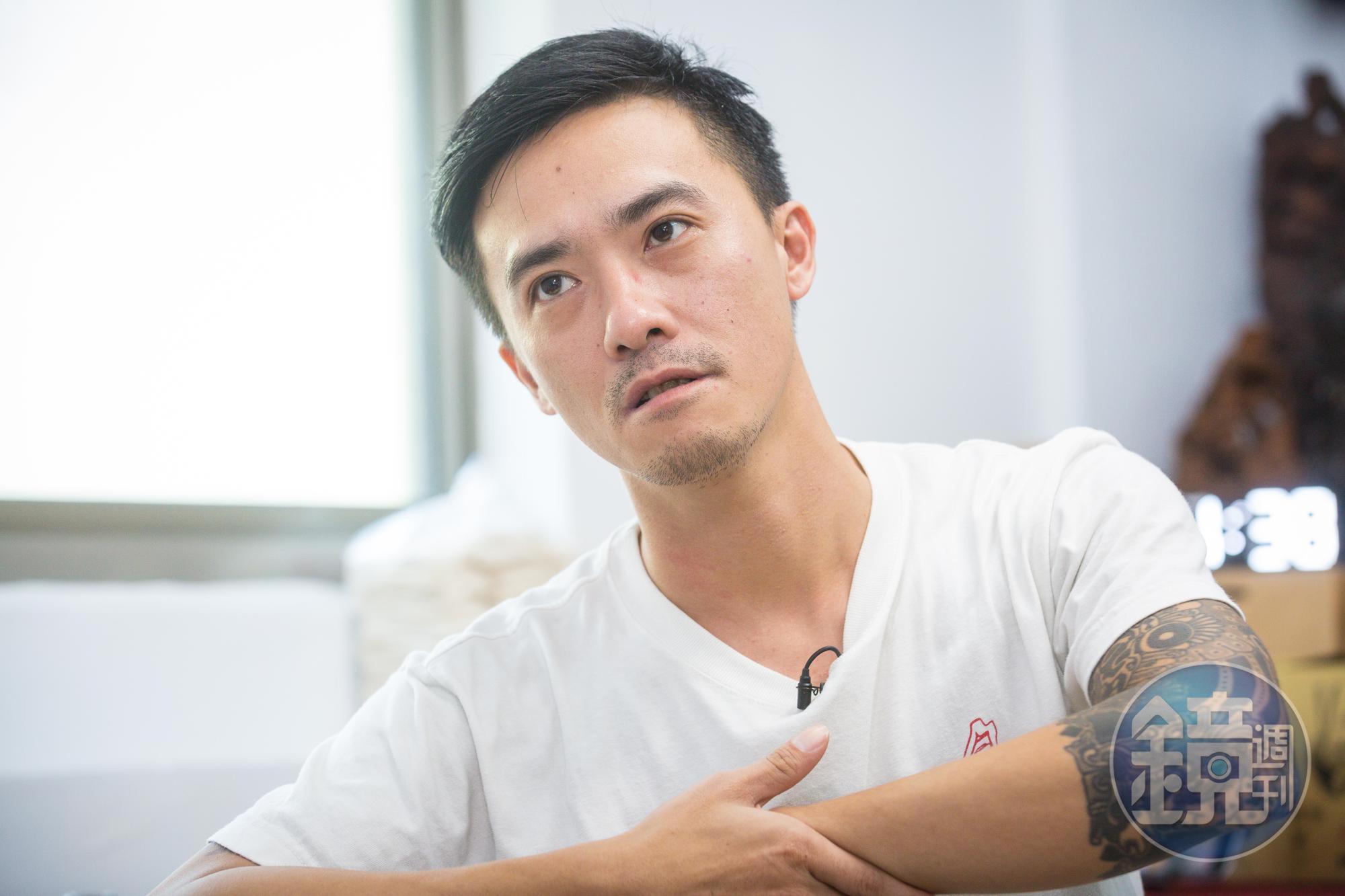 林揚茗高中時一度是讓家人頭痛的壞孩子,後來他結婚生子,漸漸能體會父母的用心,自創品牌「食在福」。