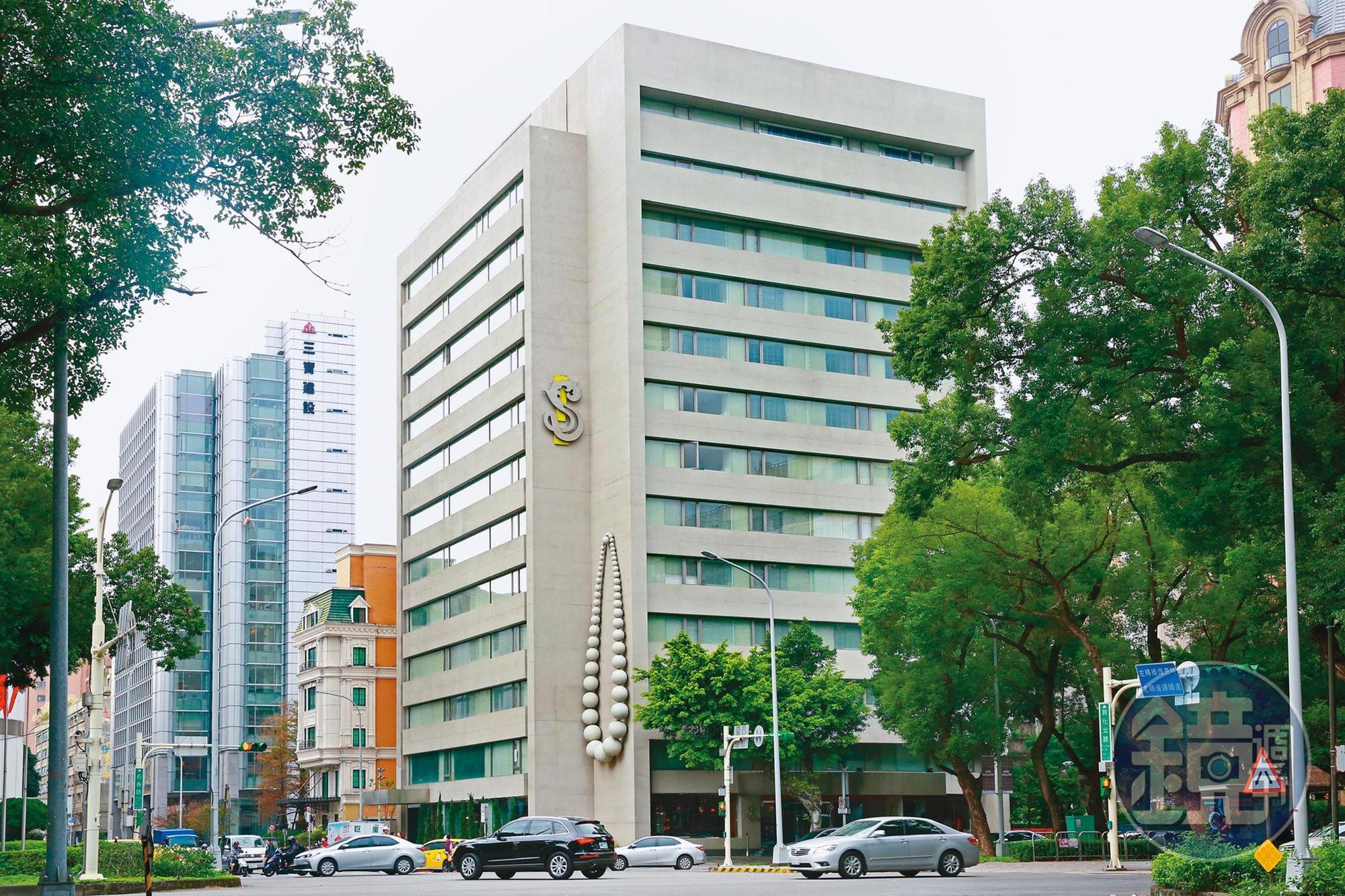 S Hotel曾傳營運狀況不佳,年初還要求員工放無薪假,之後變身防疫旅館,果然提高了住房率。