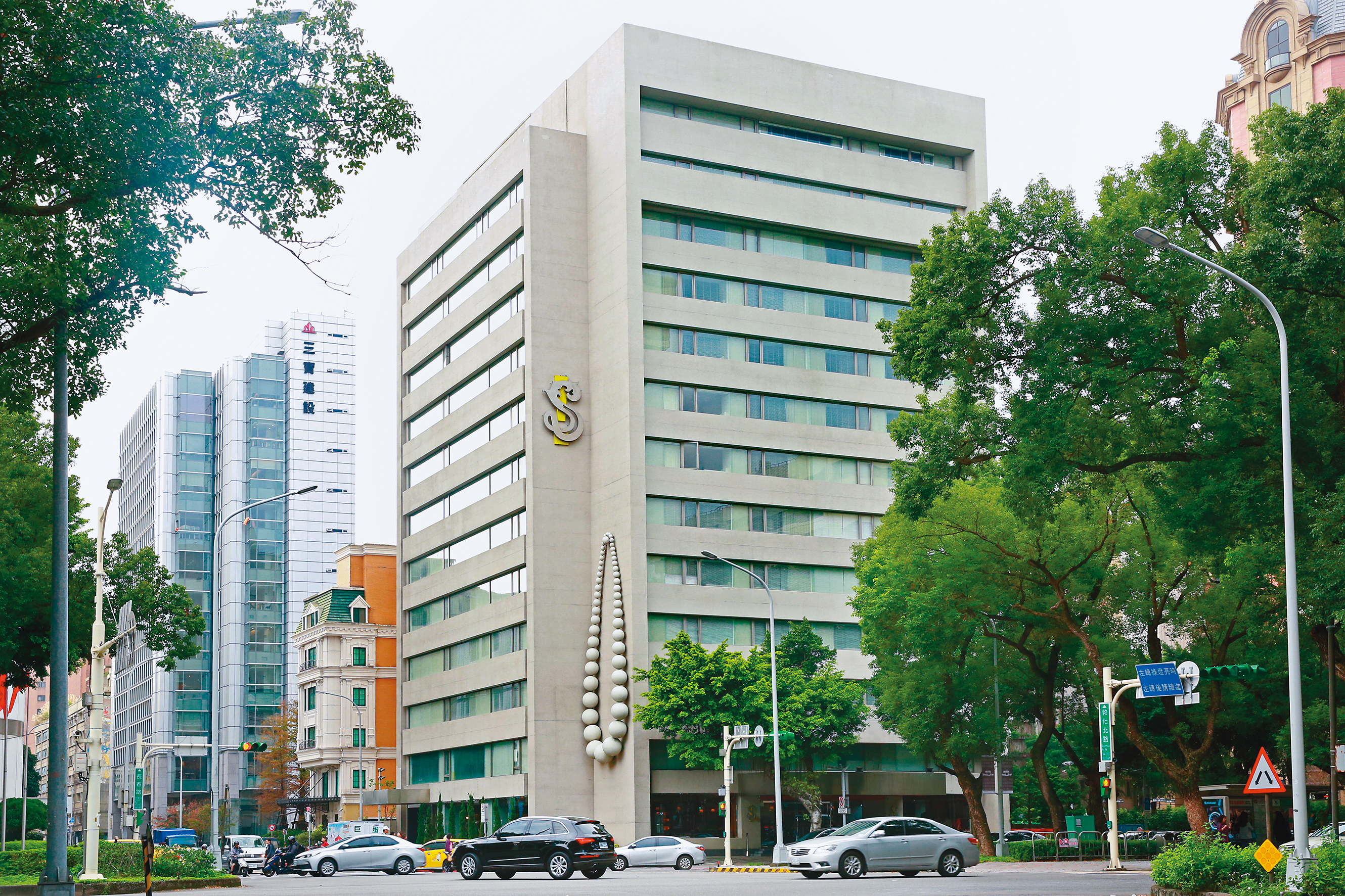 S Hotel曾傳營運狀況不佳，年初還要求員工放無薪假，之後變身防疫旅館，果然提高了住房率。