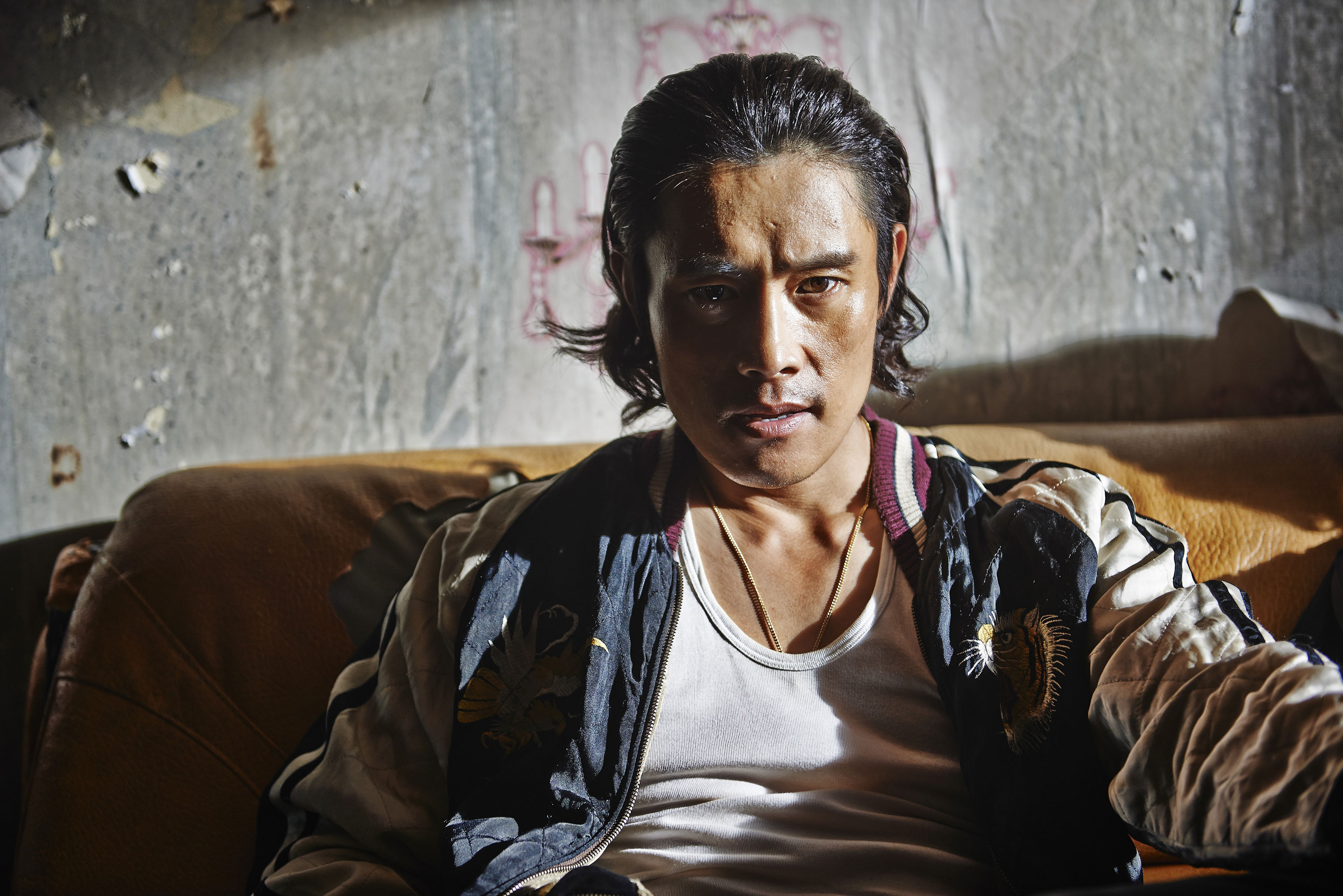 李秉憲靠著《萬惡新世界》拿下當年度影帝大滿貫。(翻攝自daum movie)