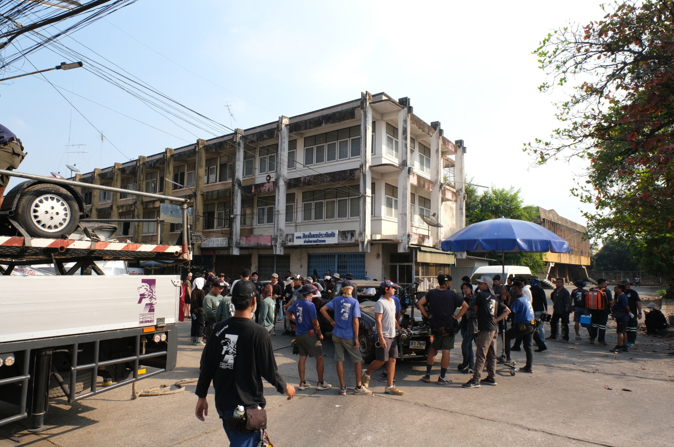 泰國當地製作團隊和好萊塢電影合作經驗豐富,《魔鬼對決》取景時獲得不少幫助。(采昌國際多媒體提供)