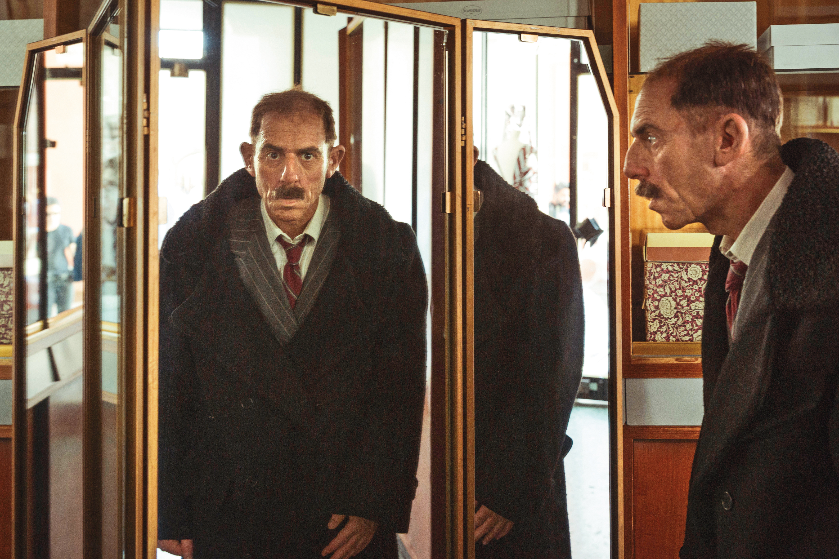 義大利畫家安東尼奧利加布一生顛沛流離，多次進入精神病院，導演點出他人性的脆弱，令觀眾更易理解他畫中的世界。（翻攝自imdb.com）