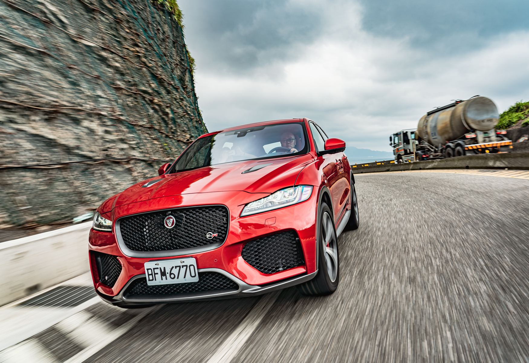 【鏡試駕】紅色彗星！JAGUAR F-Pace SVR