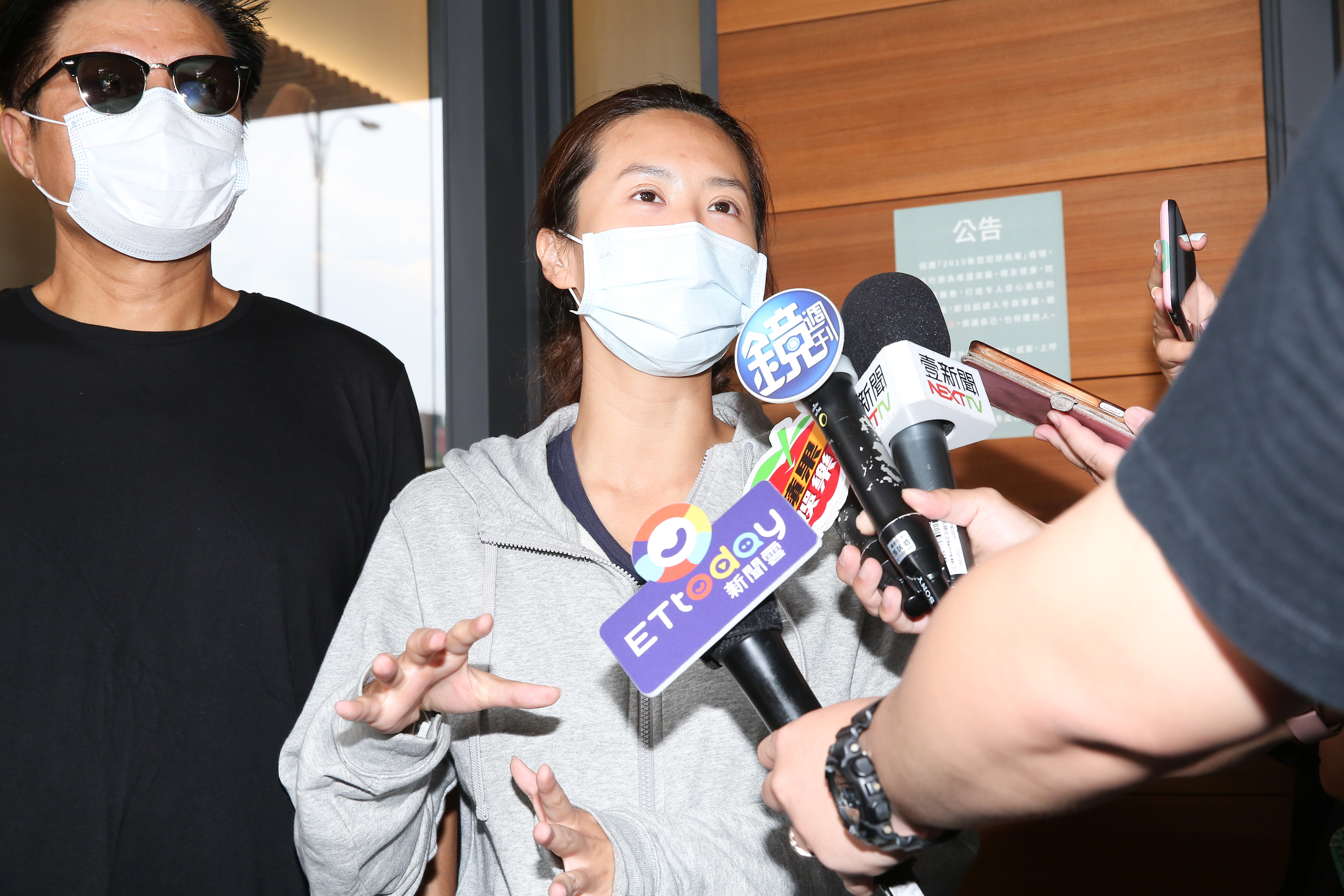 薔薔跟羅霈穎的作風有些類似，她在靈堂回憶以前跟前輩出去玩的點滴。