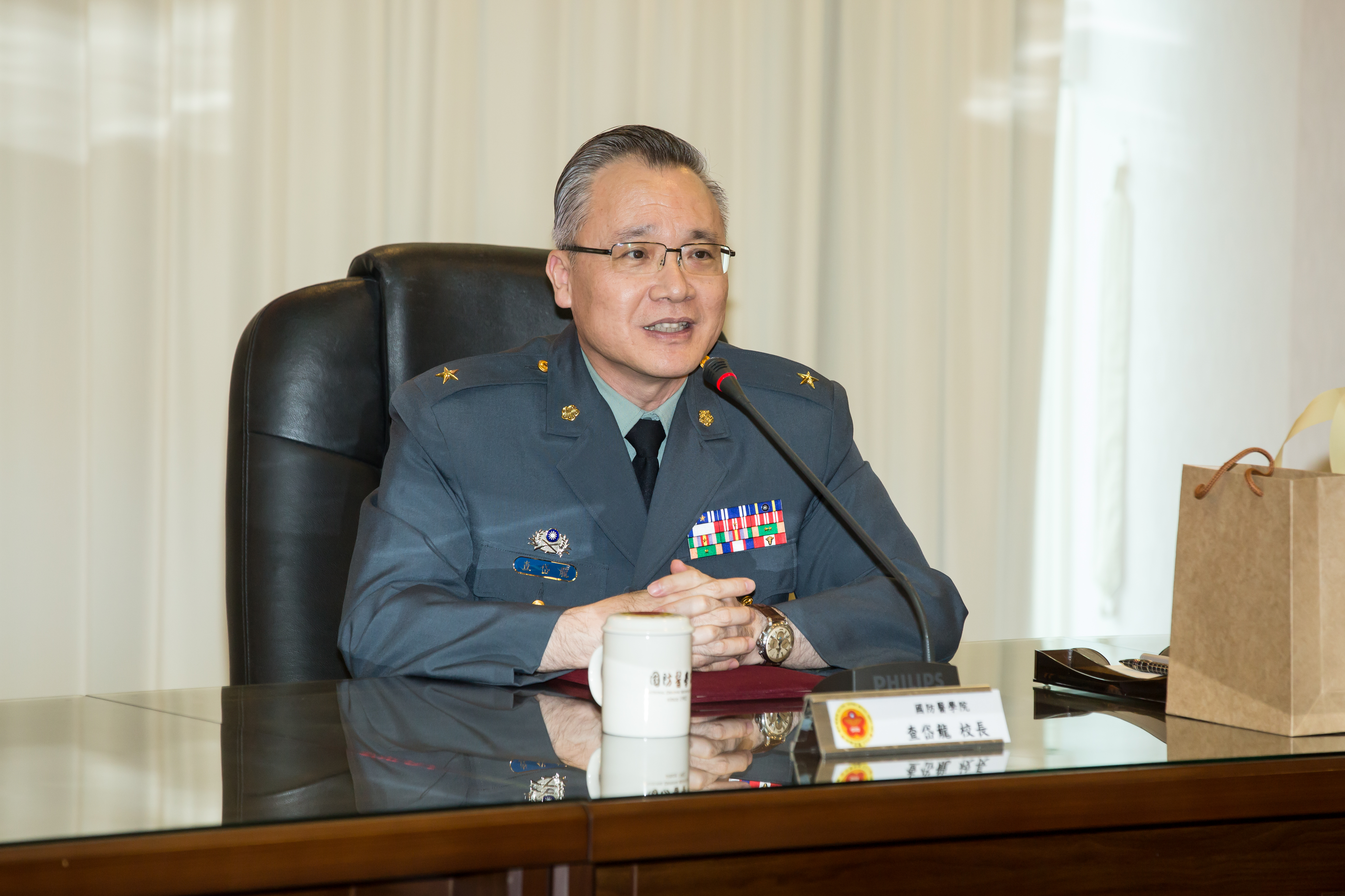 國防醫學院校長查岱龍表示，國防醫學院首次與民間企業合作，盼能發揮1加1大於2的效益，為國家防疫注入新能量。