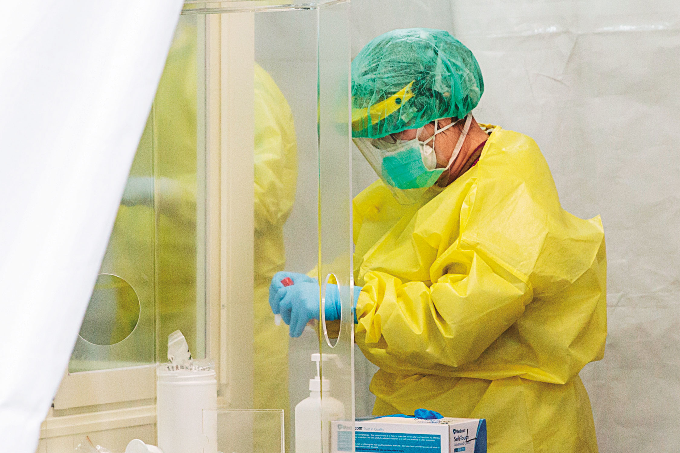 口罩、隔離、核酸檢測這3樣工具可同時並行，但政府始終不願意擴大核酸檢測規模。