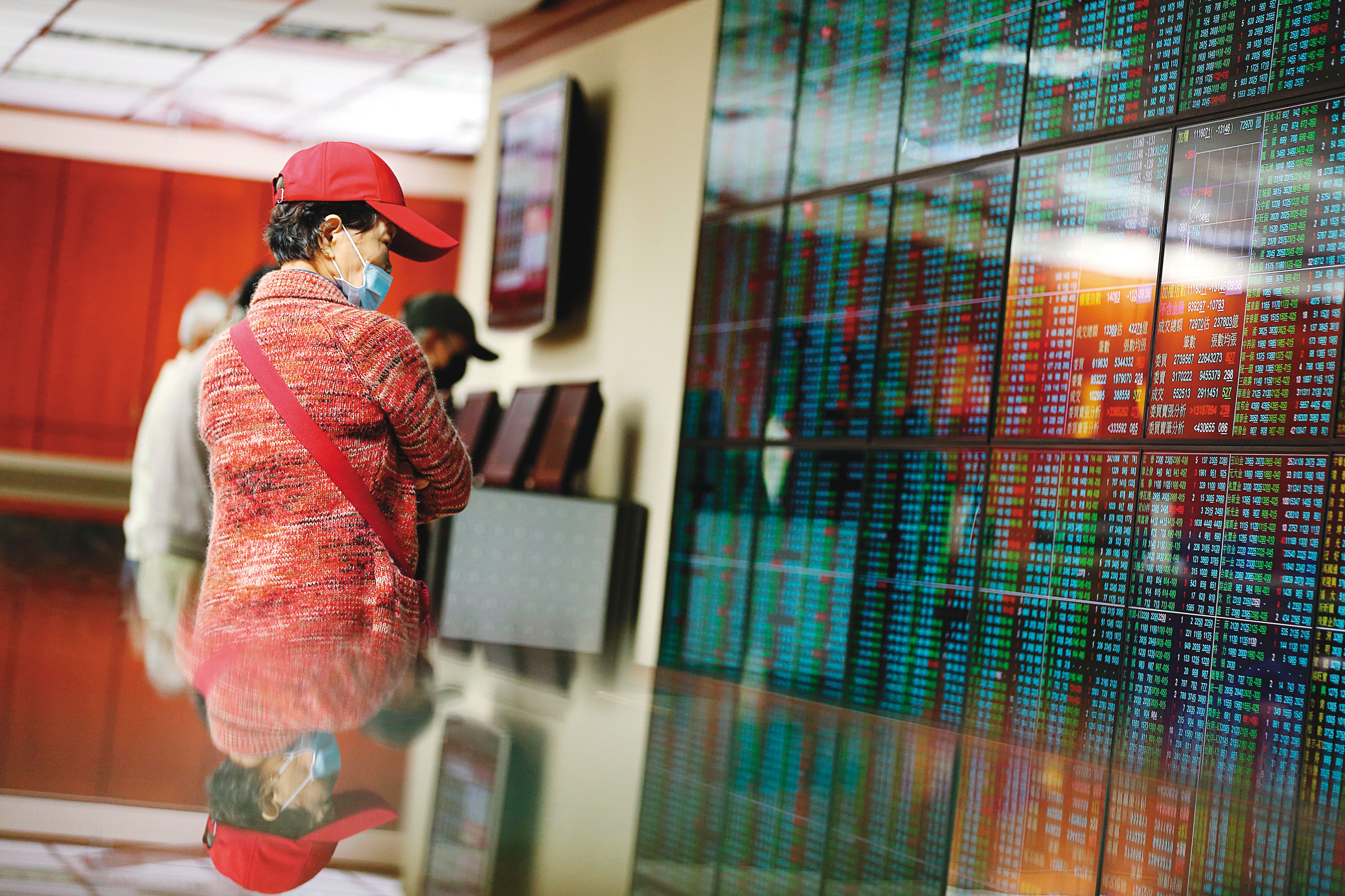 趁股市大跌時加碼，是絕佳的獲利招數，但如何克服心理層面的怕，還是需要一些方法。