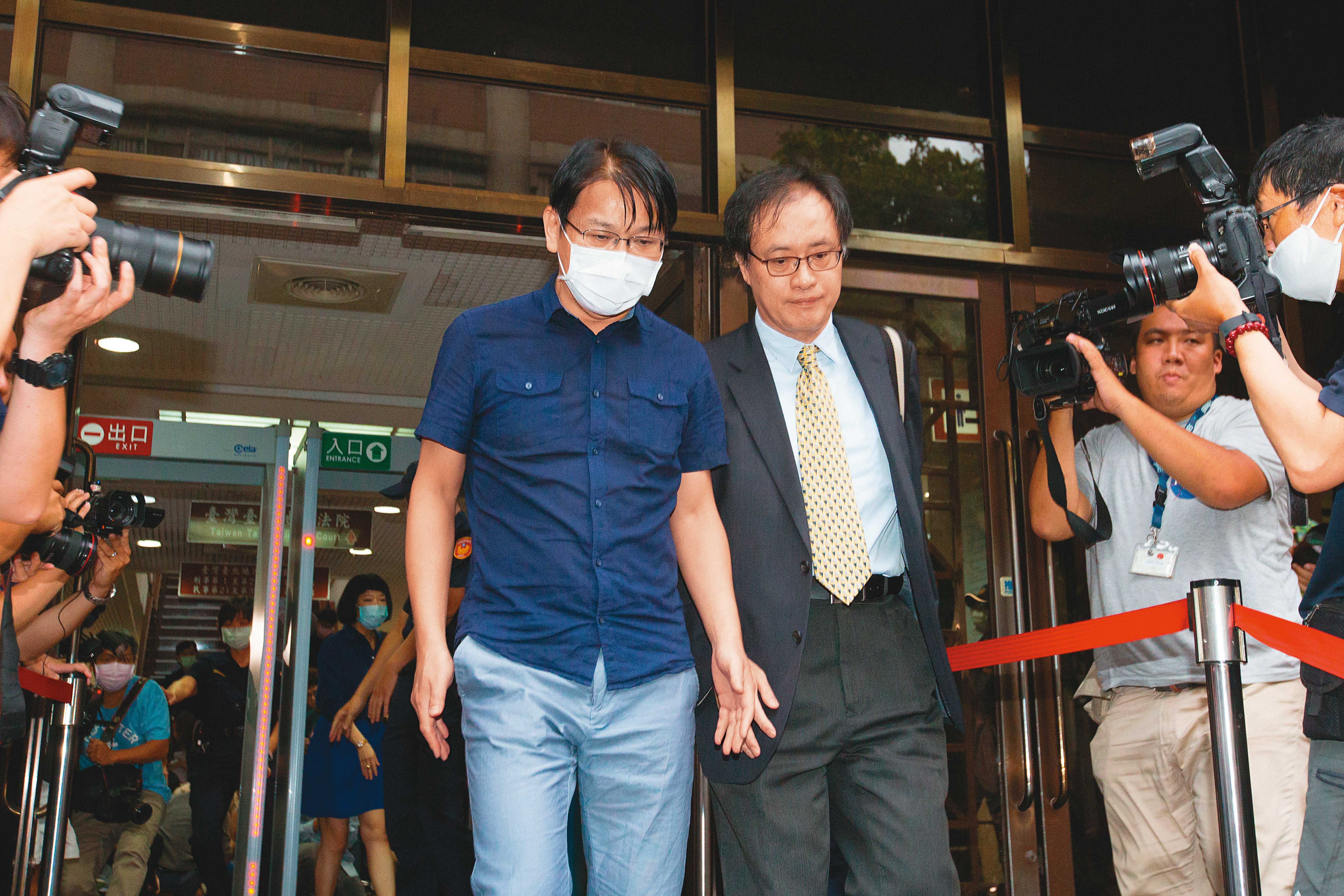 前時代力量黨主席徐永明因涉及期約索賄200萬元，交保後宣布退黨。