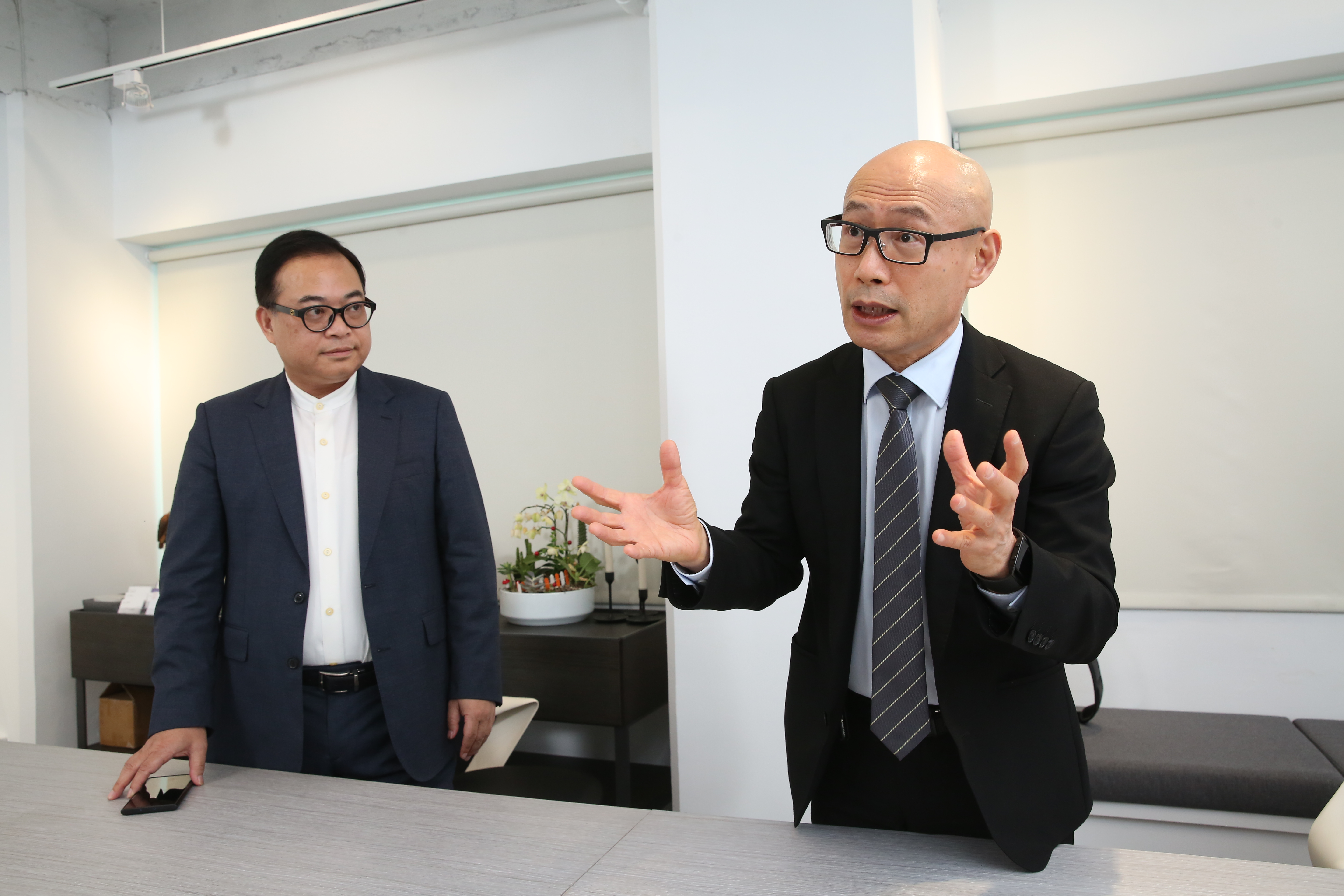 由外商組成的投資團隊，準備在8月22日召開臨股會解任對方董事席次並進行補選。