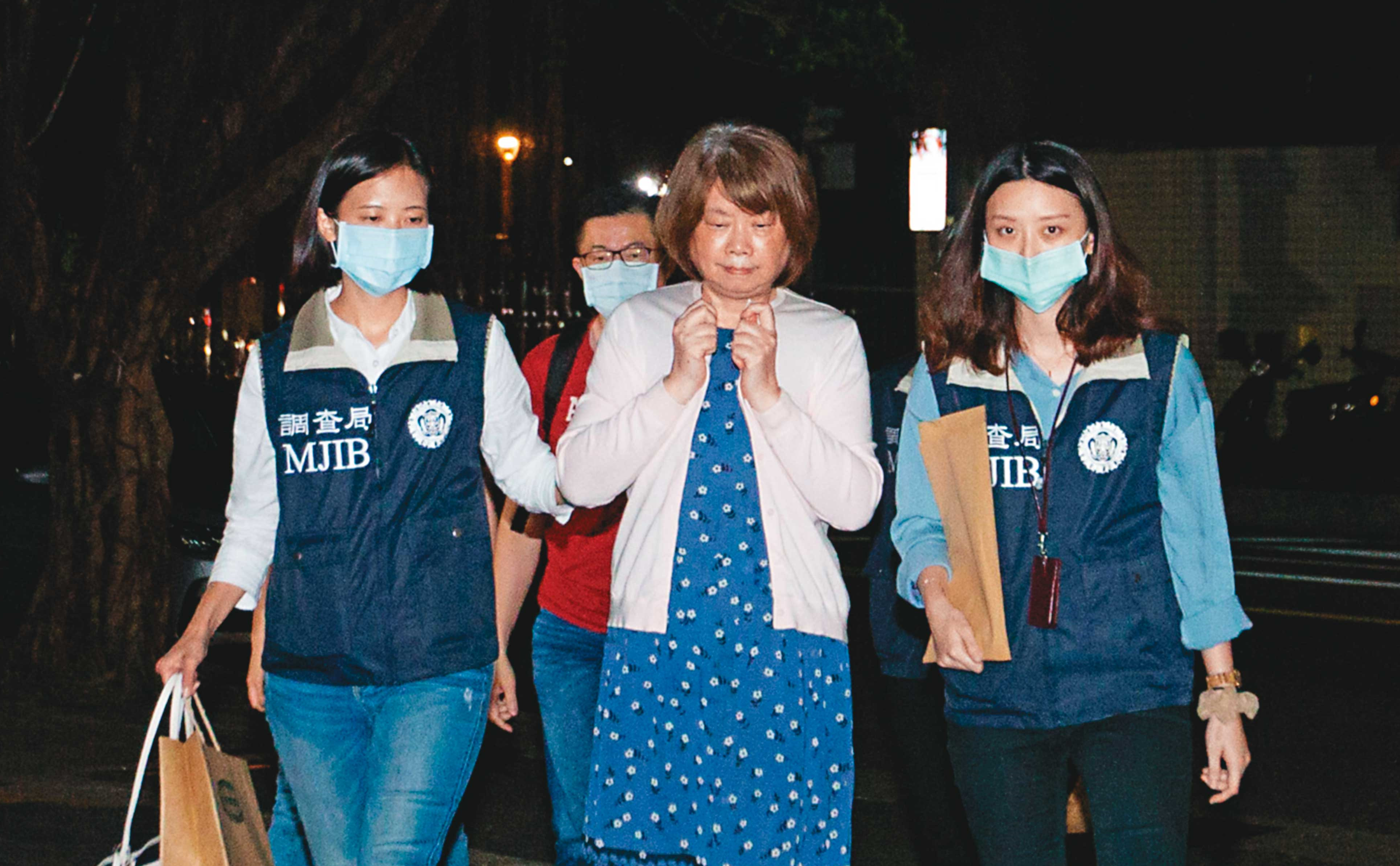李恆隆的姊姊李秀峰擔任帳房，幫忙調度資金開支票行賄立委，訊後被依行賄罪以50萬元交保。