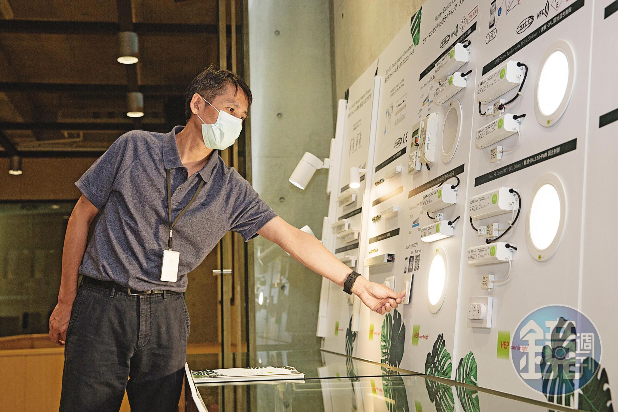 東林主要生產高效率電子安定器、變壓器、LED照明等產品，以HEP品牌行銷全球。