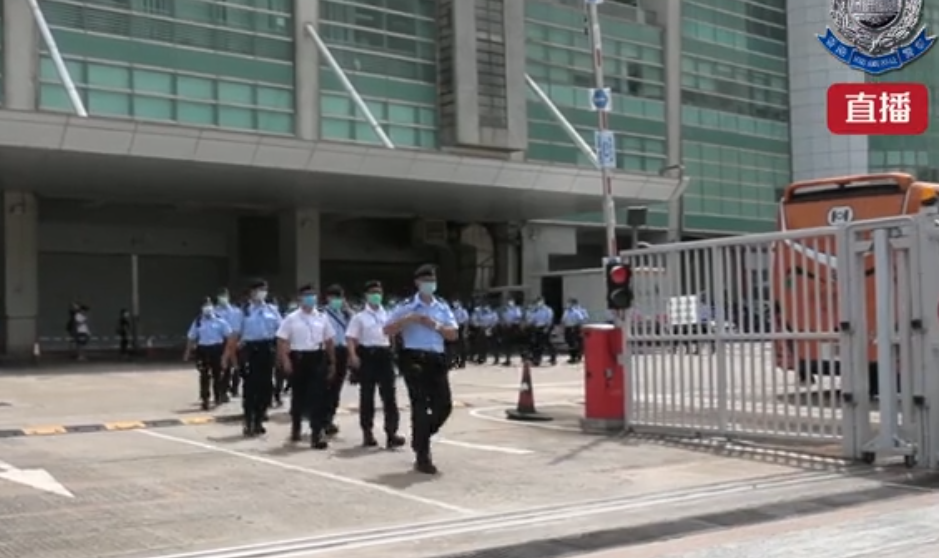 香港壹傳媒創辦人黎智英昨日上午遭依違反香港《國安法》逮捕， 香港警察於下午4時許於臉書更新逮捕至少9人。（翻攝香港警察臉書）