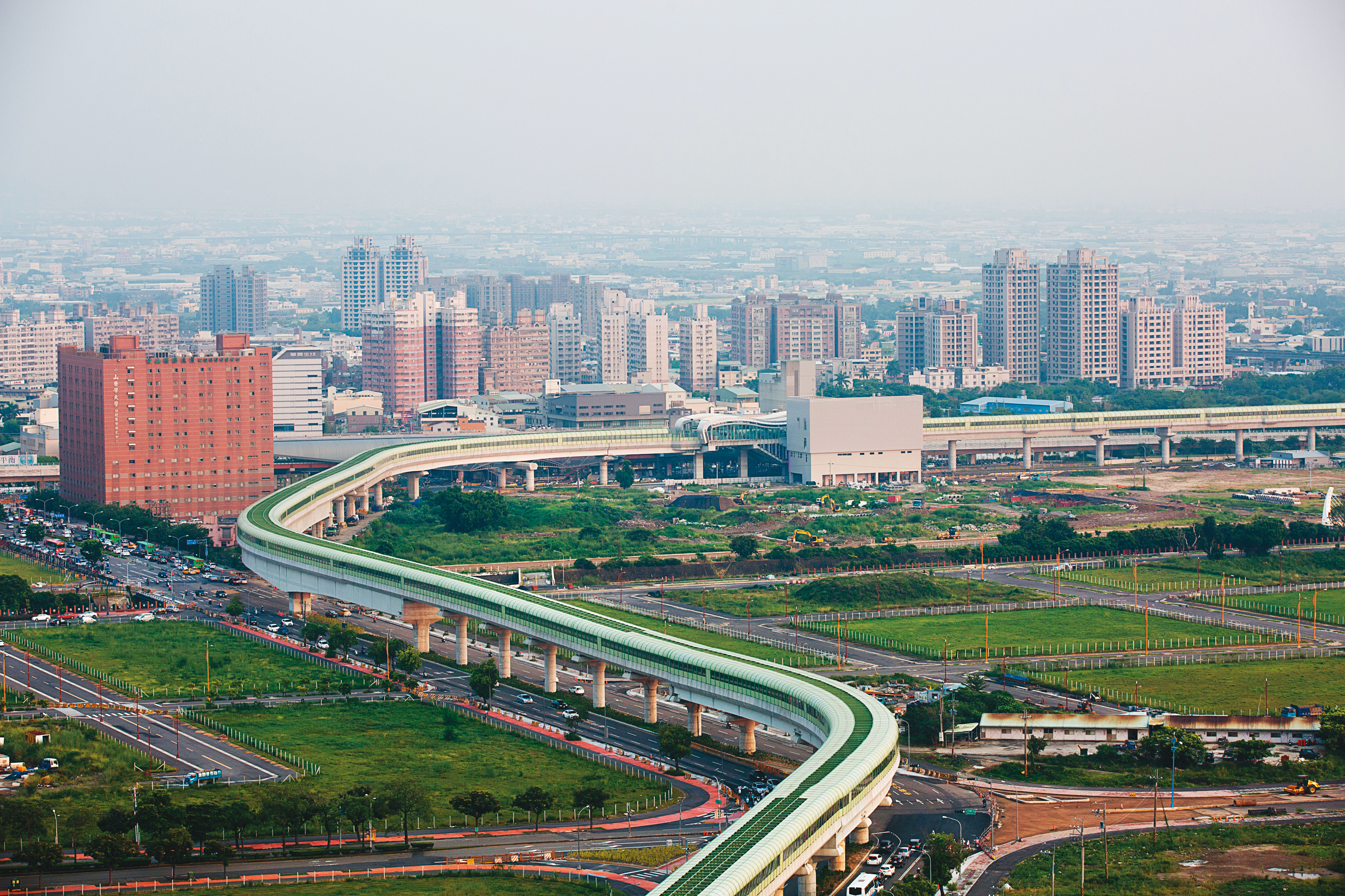 台中市2020年Q2均價：21.30萬元／坪，較去年同期上漲：4.25％，2020上半年成交量：20,120戶。