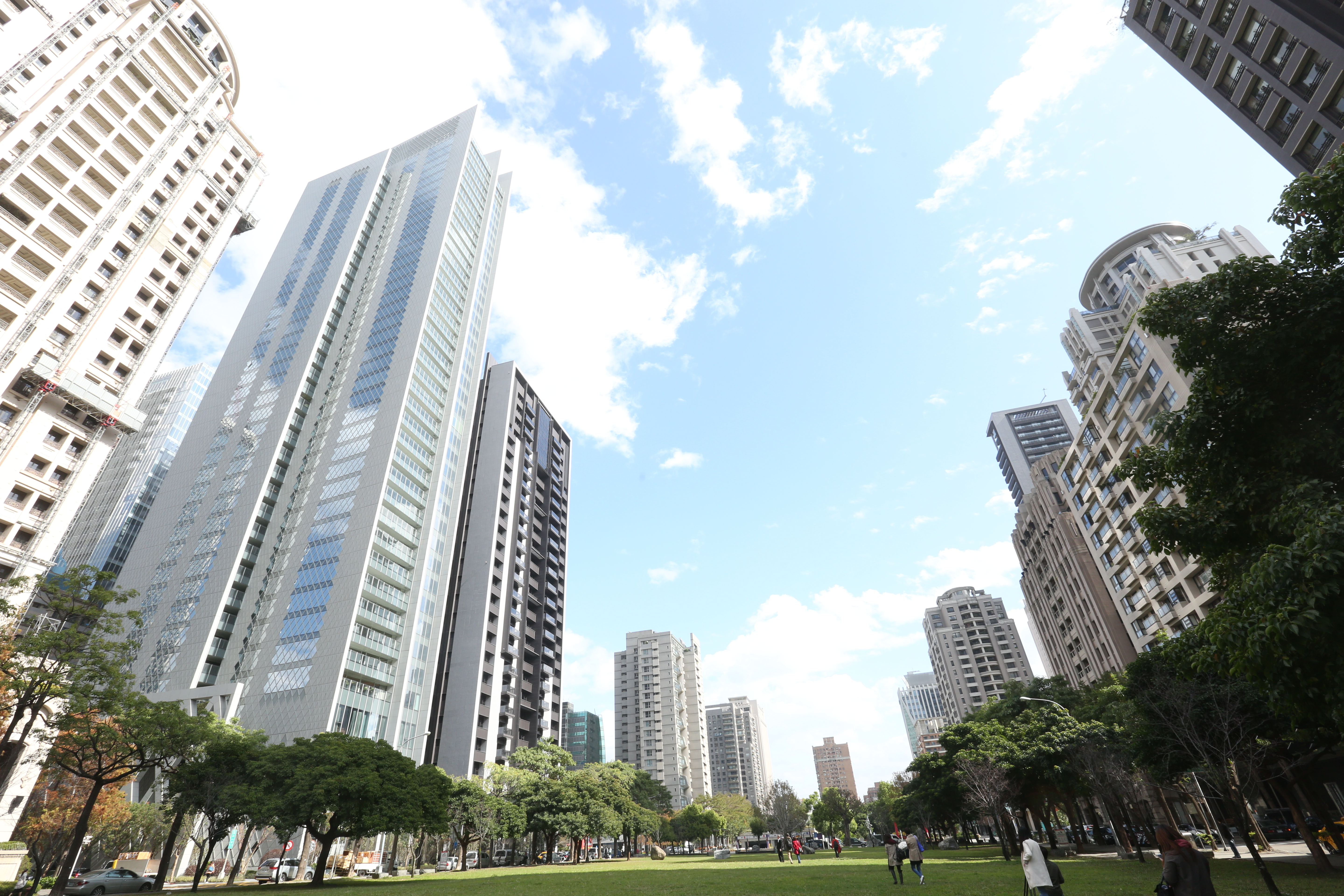 過去3年，建商都還忙著消化台中的成屋，如今星移物換，紛紛搶進台中推案。