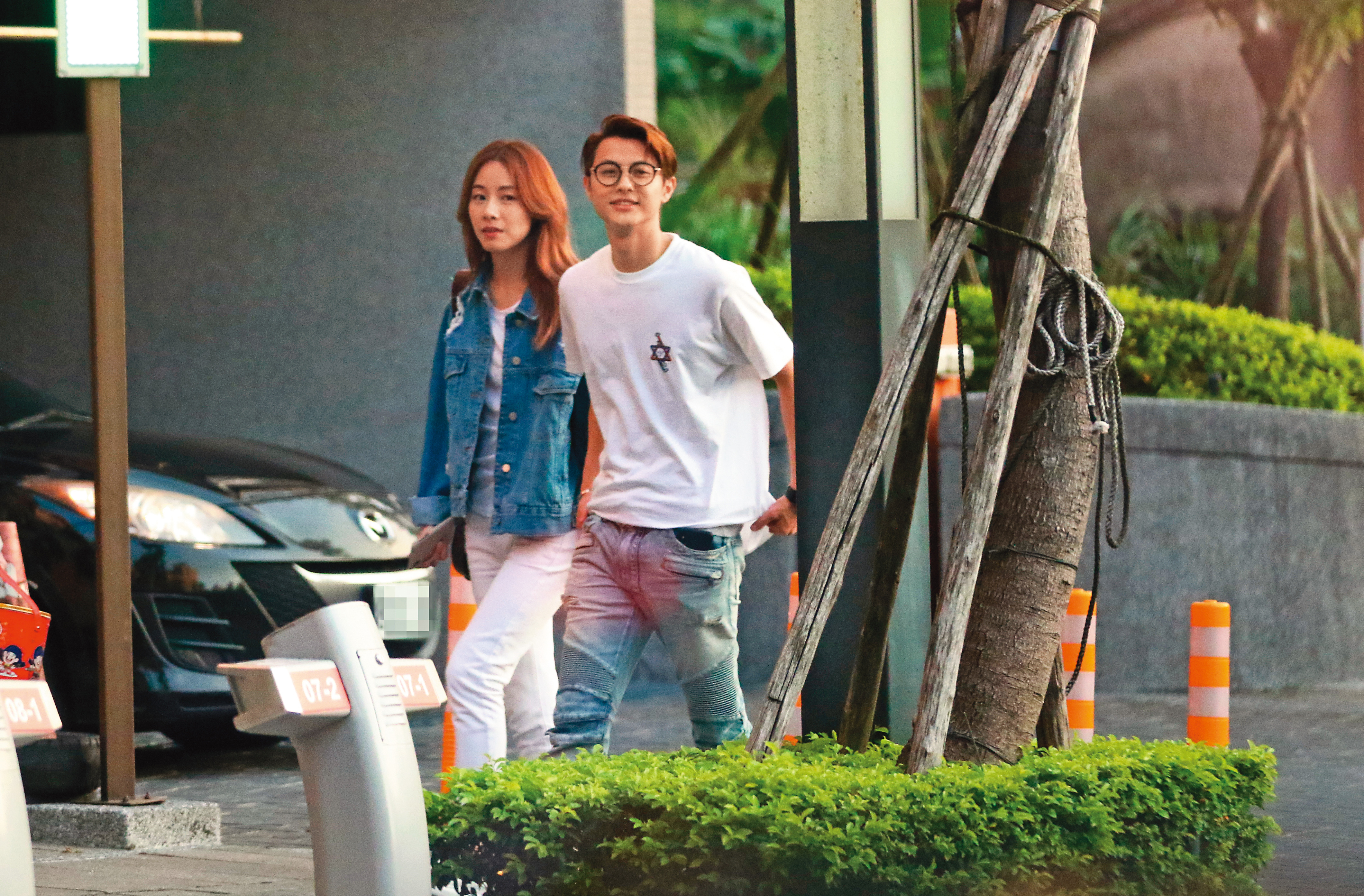 鄧麗欣（左）多次低調來台，與小她5歲的男友王子約會。