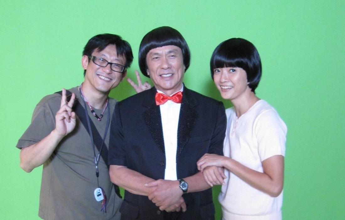 蔡意欽（左）善用演藝圈人脈推廣遊戲，當年《明星3缺1》曾邀請「出國進修」後復出的豬哥亮（中）代言。（蔡意欽提供）