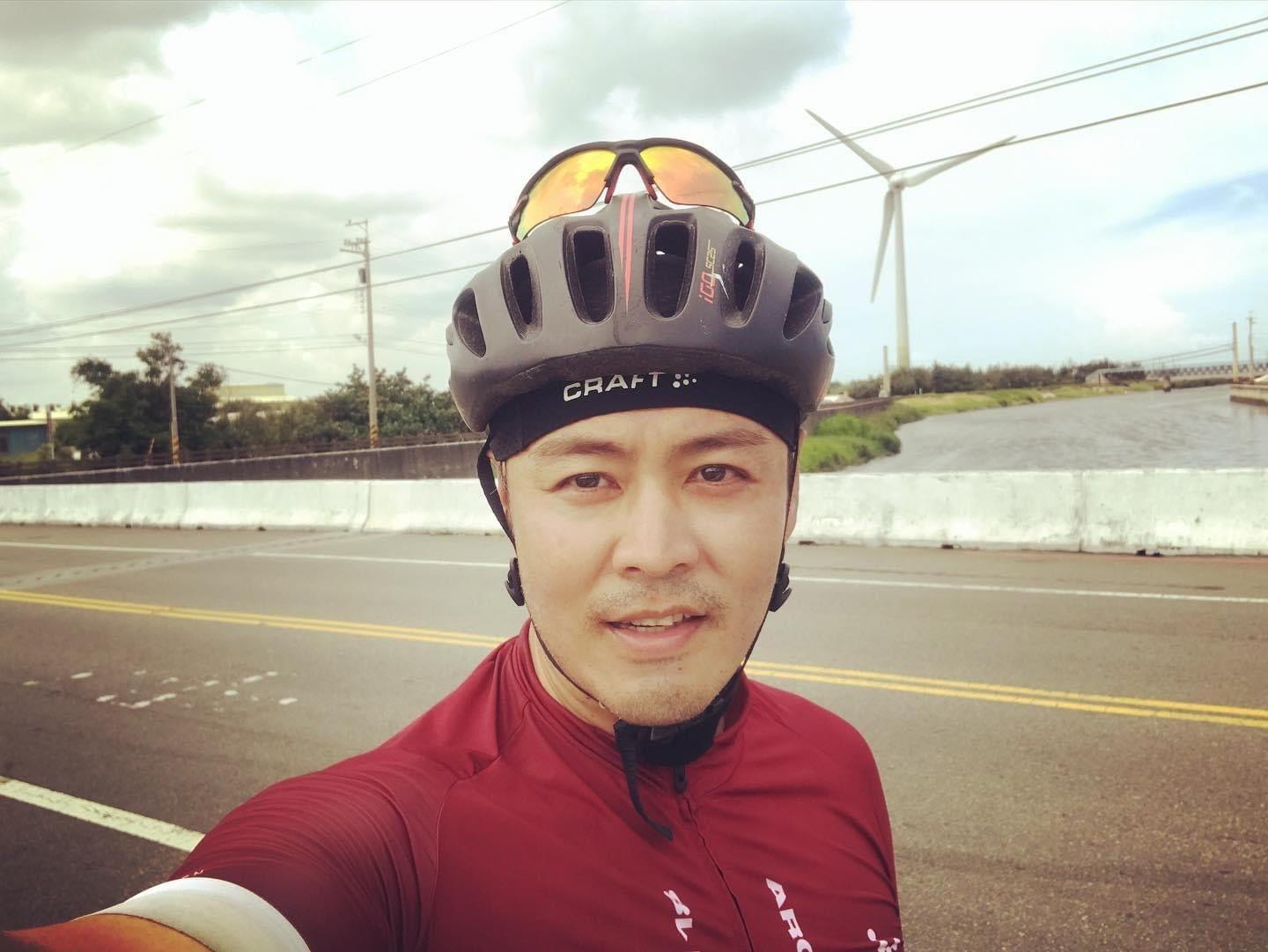 劉至翰喜愛騎車,日前挑戰環島之旅。(翻攝自劉至翰臉書)