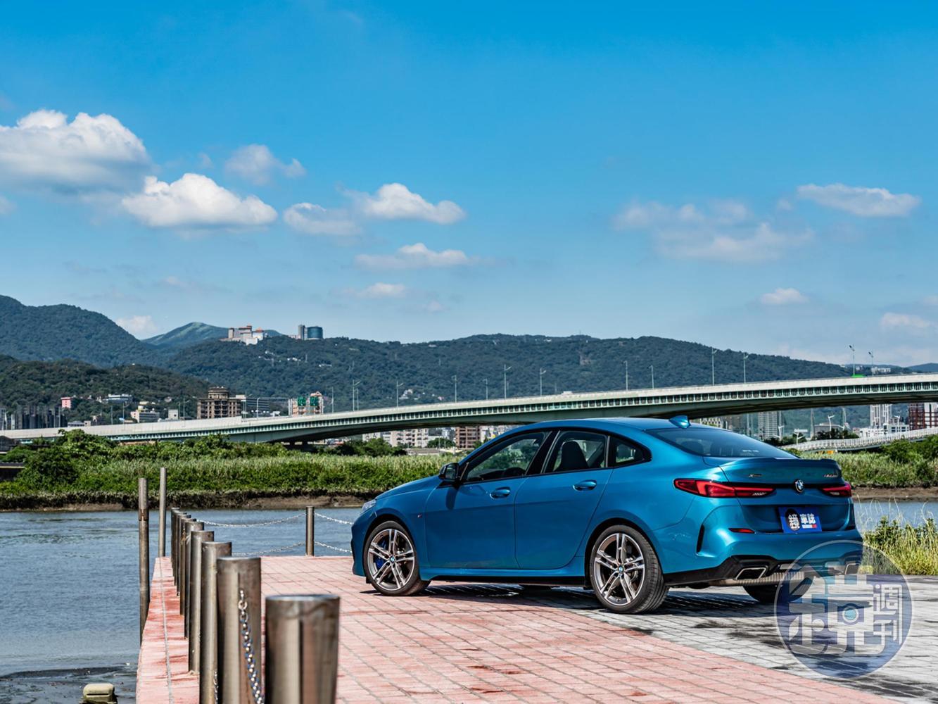 相較於1-Series較為年輕的掀背車規格,轎跑設定的2-Series Gran Coupé無論是在外型或是實用性上又更成熟了些,BMW想要藉由她吸引青年族群的意圖可說是十分明顯。