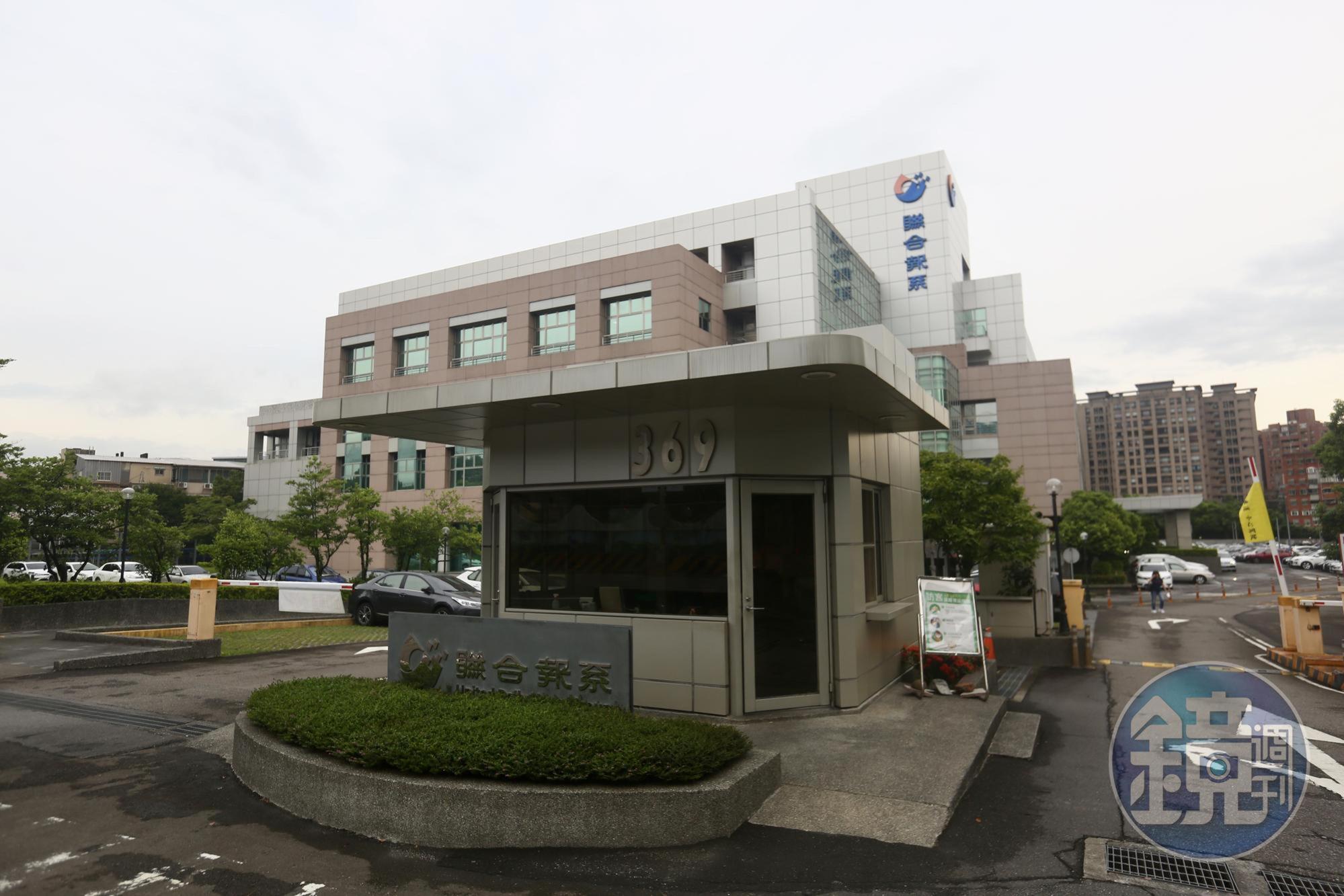 立委王定宇指控，《聯合報》集團各公司在政府公開招標案「廣泛參與」，但卻另一手批判獨厚親綠廠商、評委的做法。