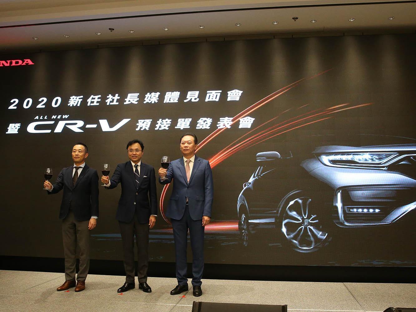 HONDA TAIWAN新任社長豐田誠（中），預告了Civic Type-R和CR-V Hybrid未來都將引進國內。