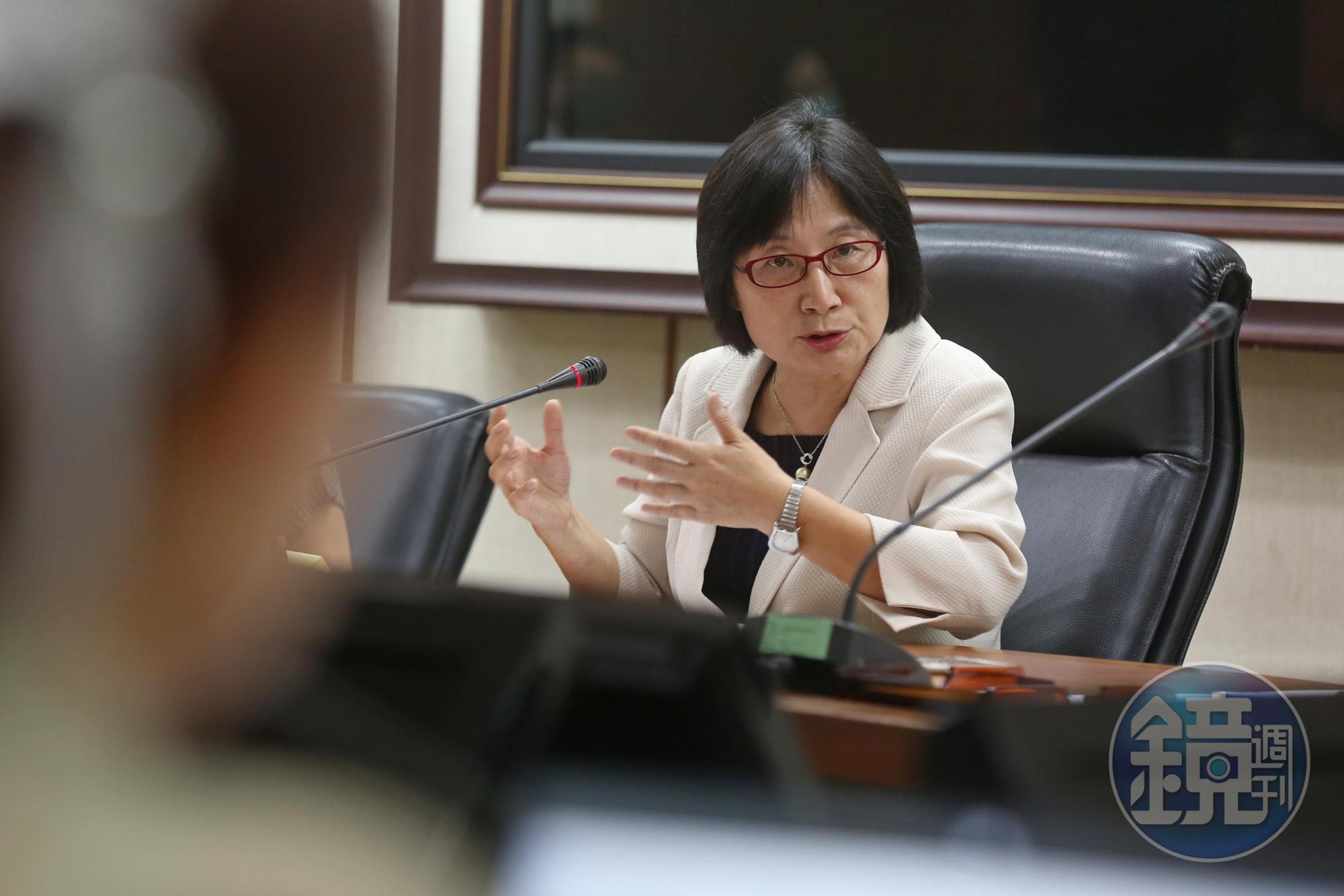 經濟部今(12日)下午就大同案召開記者會,由商業司長李鎂代表說明。