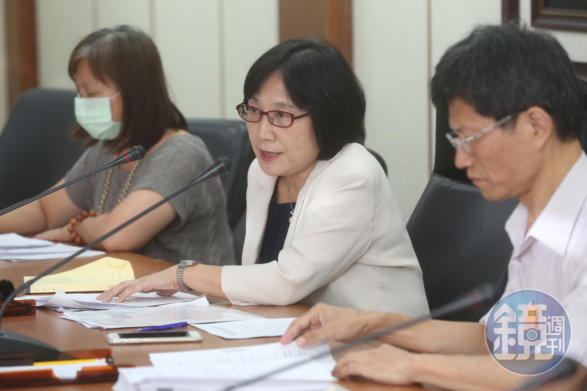 經濟部今天下午臨時召開記者會,宣布決議核准欣同及新大同公司自行召開股東臨時會。