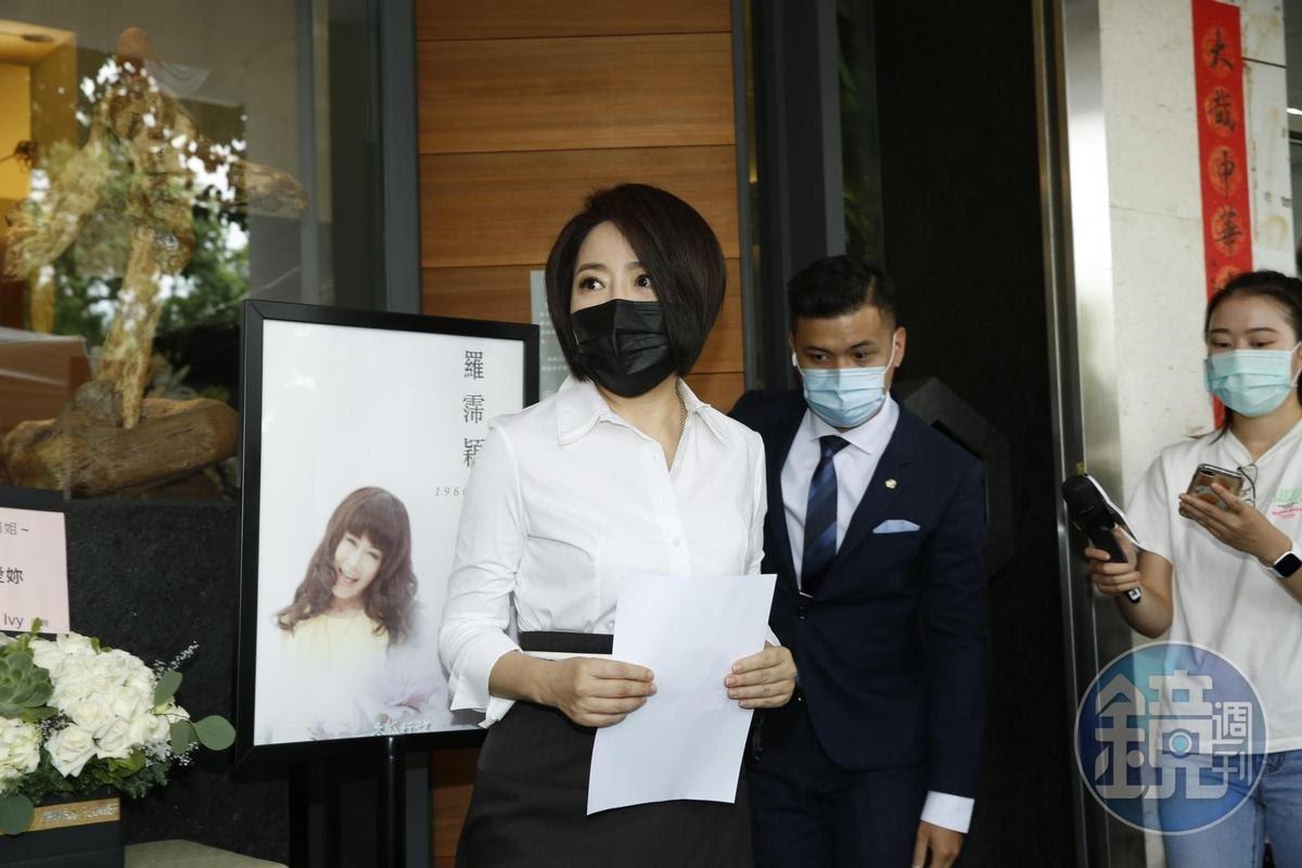 12日是羅霈穎60歲冥誕,好友于美人特地燒了幾十萬進羅霈穎的戶頭,希望她隨時有錢可花用。