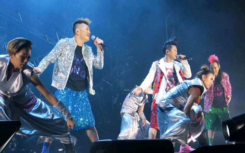 草蜢三子雖都已年過50，偶爾仍會合體演出，唱跳實力依舊驚人。（翻攝自蘇志威臉書）