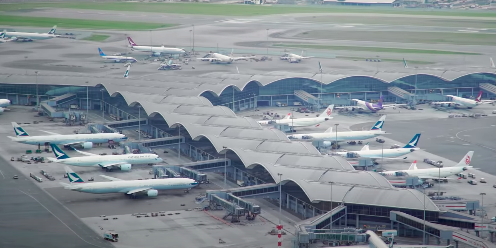 香港機場管理局宣布，8月15日至10月15日期間，開放中國旅客轉機或過境。（翻攝自香港國際機場）