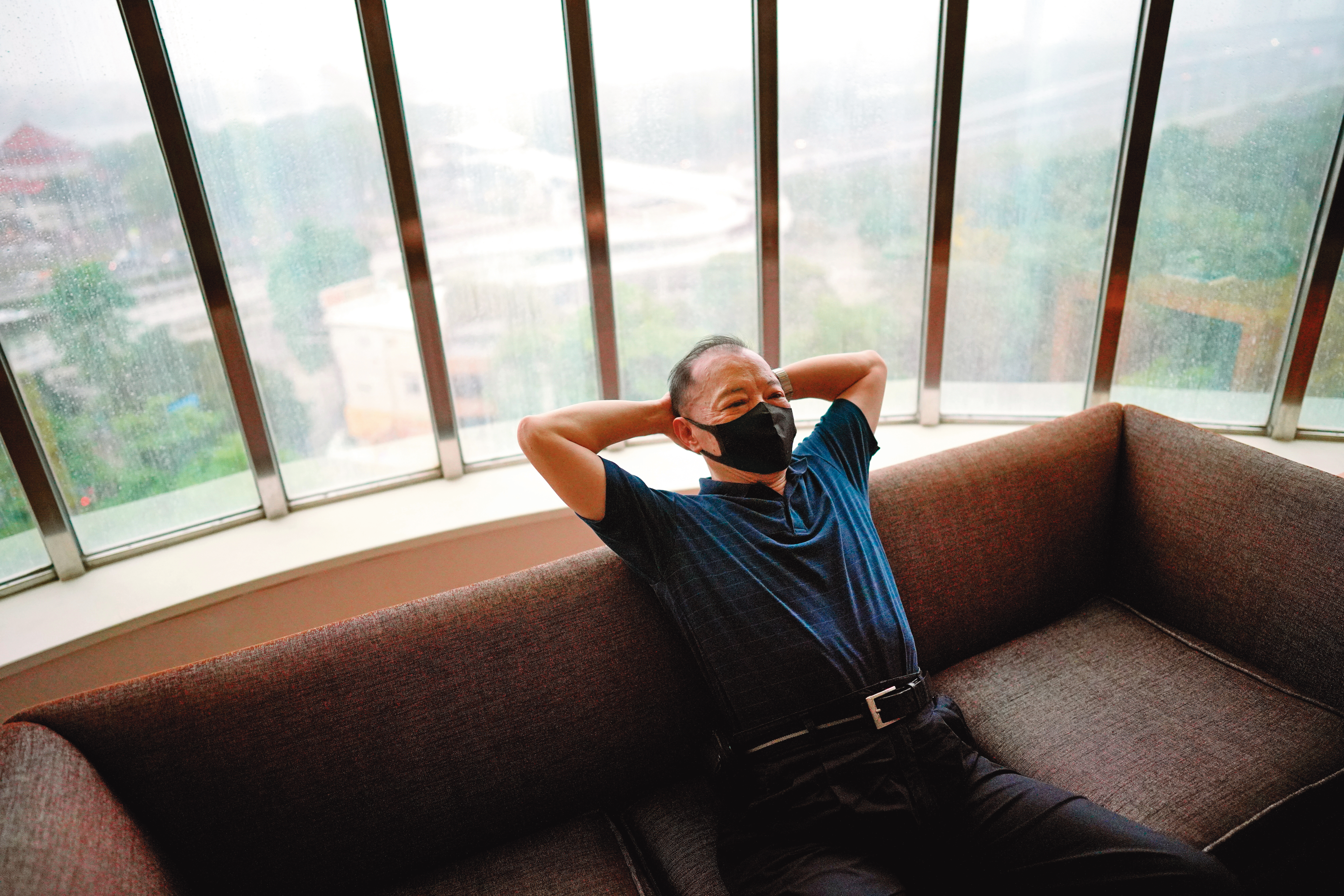 2000年就離開華興靈修中心的王丙藩，多年來和徐浩城官司周旋，是少數受訪時不那麼驚憂恐懼的受害信徒。