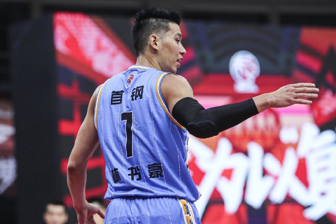 效力北京首鋼的林書豪在8日關鍵一戰壓哨球打鐵，以85比88敗給衛冕軍廣東宏遠，最終1比2無緣晉級總冠軍戰。（翻攝自林書豪微博）