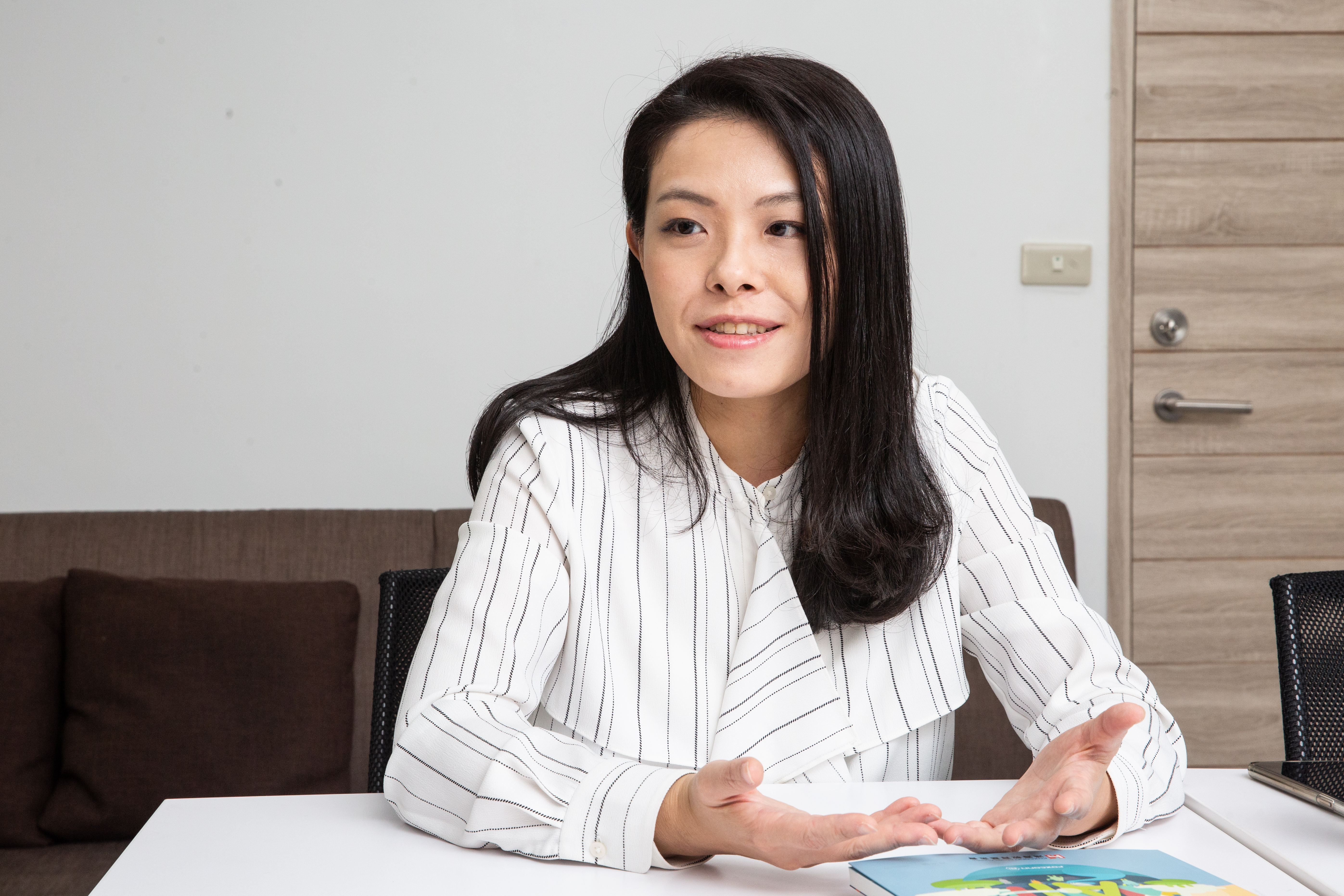 交通部花費1.5億公帑開發APP，但成效不佳，民眾黨立委高虹安怒嗆林佳龍「要當個聰明的外包人」。（本刊資料照）