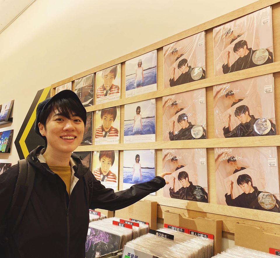 曾擔任陳奕迅演唱會合音的岑寧兒目前在台灣發展,文青舒爽調的氣息頗受歡迎。(翻攝自岑寧兒臉書)