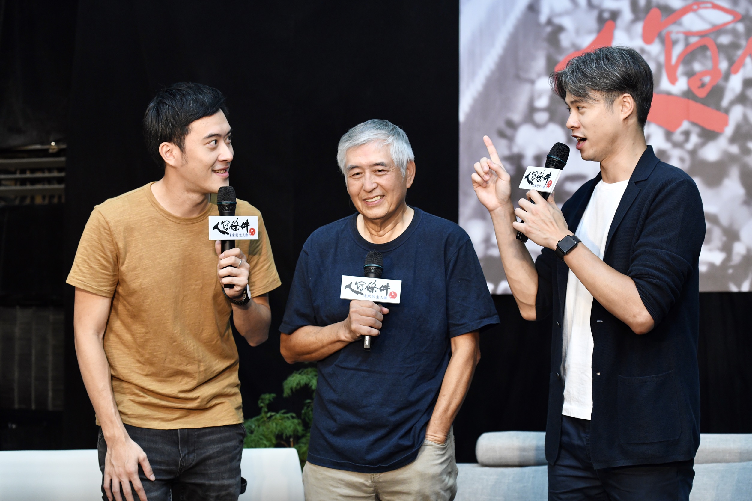 吳定謙因為檔期問題,請來王為與他共同飾演同一個角色,柯一正搖頭,「兩個兒子都不願意接我生意啦。」(綠光劇團提供)