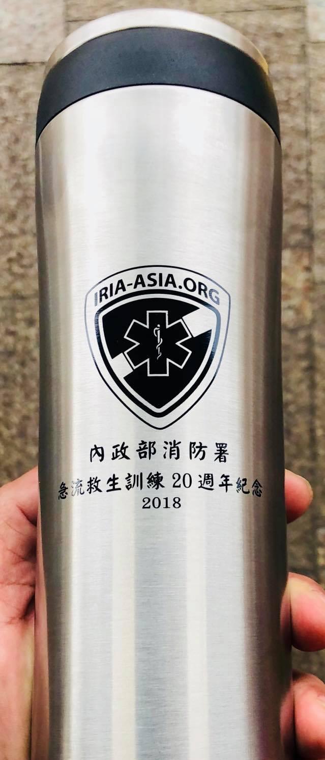 印有消防署的紀念品,但訓練中心表示不是他們製作。(翻攝自葉泰興臉書)