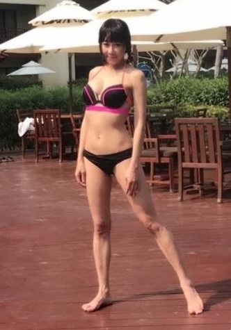 羅霈穎性感潑辣、敢言敢秀,年過半百仍維持曼妙身材,大家又膩稱她「羅妹妹」。(翻攝自羅霈穎臉書)