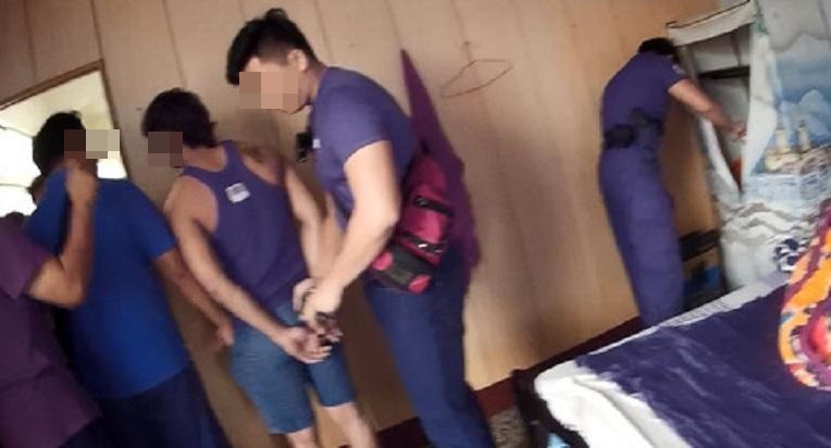 南投檢警偵辦3個多月，大舉出動查緝南崗工業區內吸毒移工，查獲藥頭、藥腳63人移送法辦。（翻攝畫面）