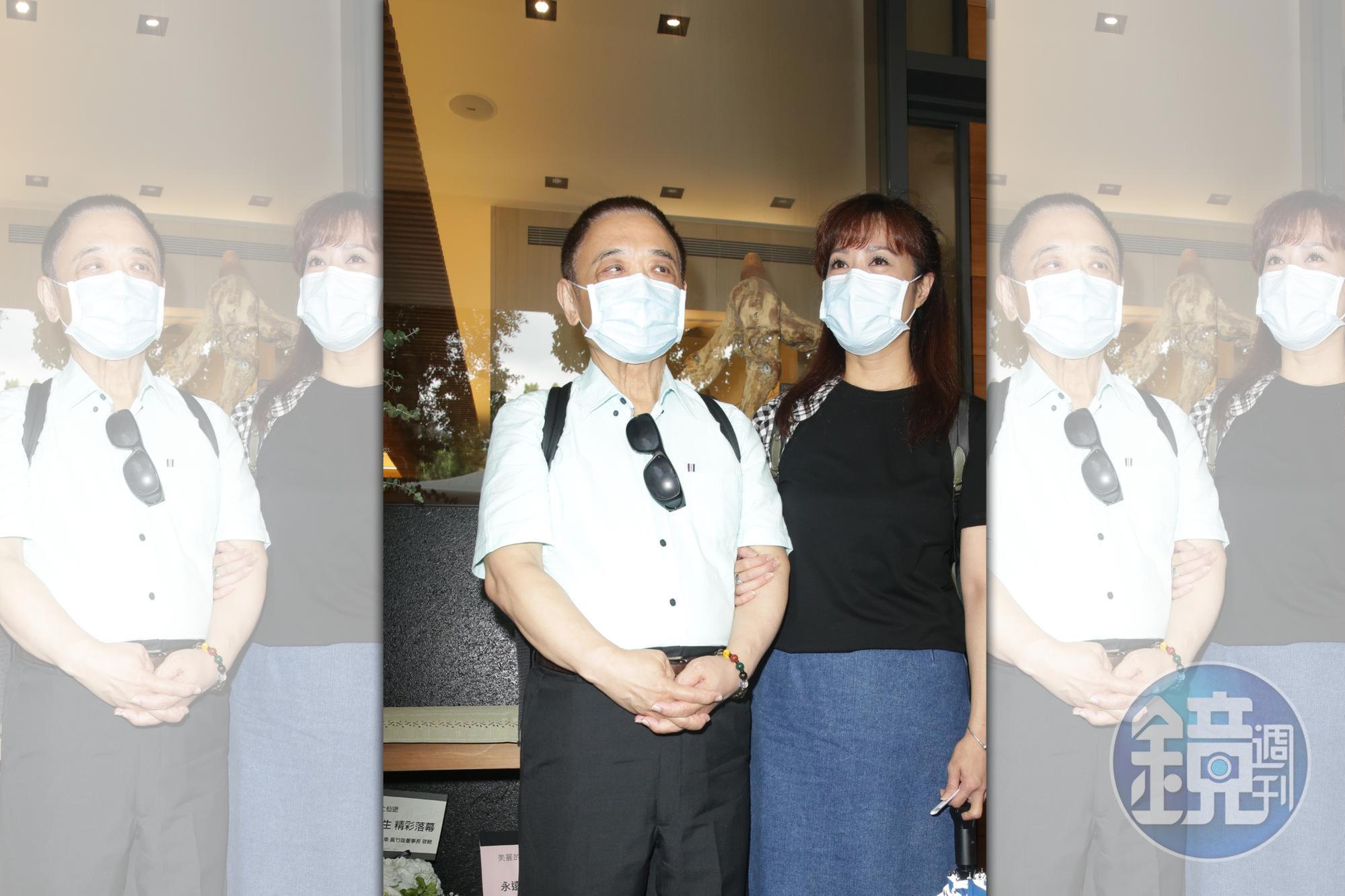 小亮哥感嘆,羅霈穎到天上能跟其他老友相聚,剛好可以湊一桌打牌了。