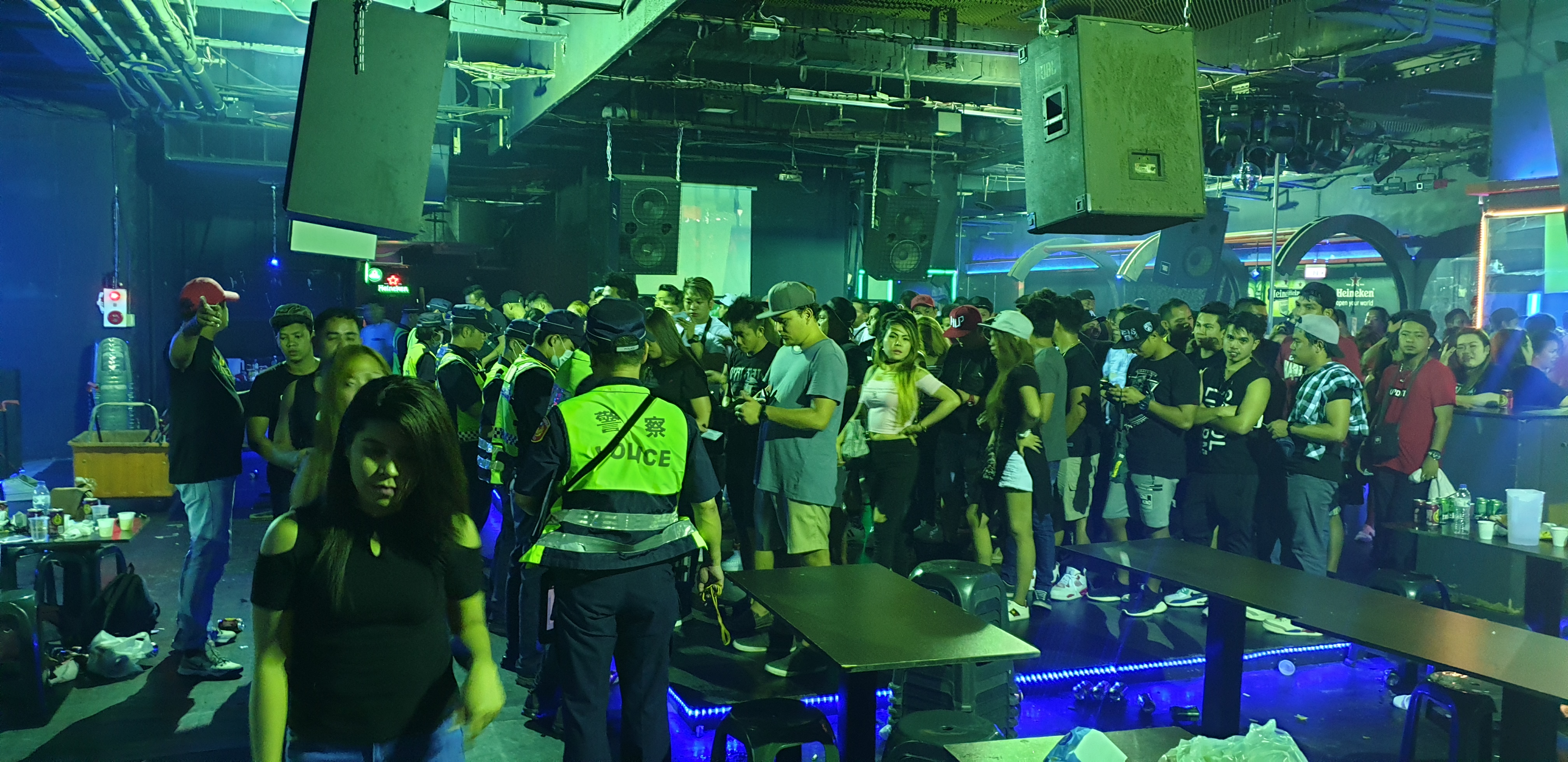 台中市一分局針對東協廣場大規模臨檢，查獲個別持有毒品案量不少，但很少抓到藥頭。（翻攝畫面）