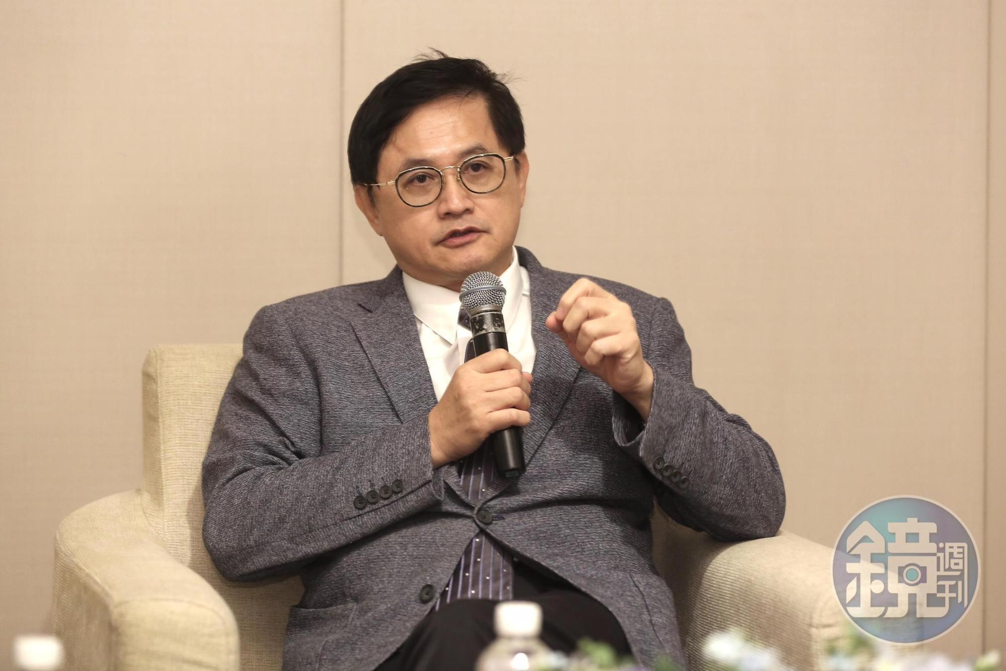 鎧勝一直是困擾和碩董事長童子賢多年的難題,這次能夠順利合併回母公司,全賴今年一張來自蘋果的新訂單。