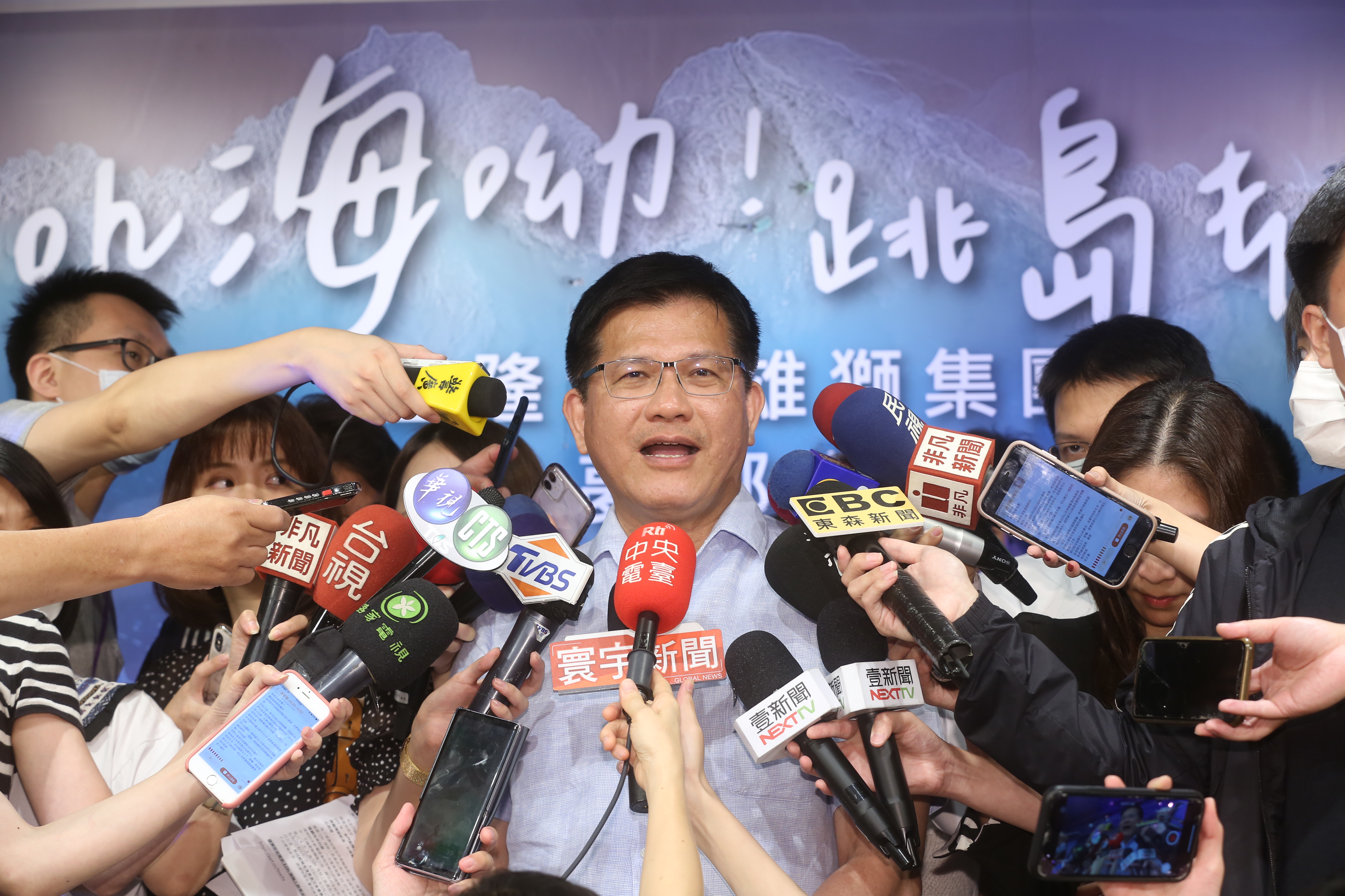 對於意外捲入徐永明300萬風波，交通部長林佳龍澄清沒借貸關係，並說「這些陰謀論真的是很誇張。」（本刊資料照）