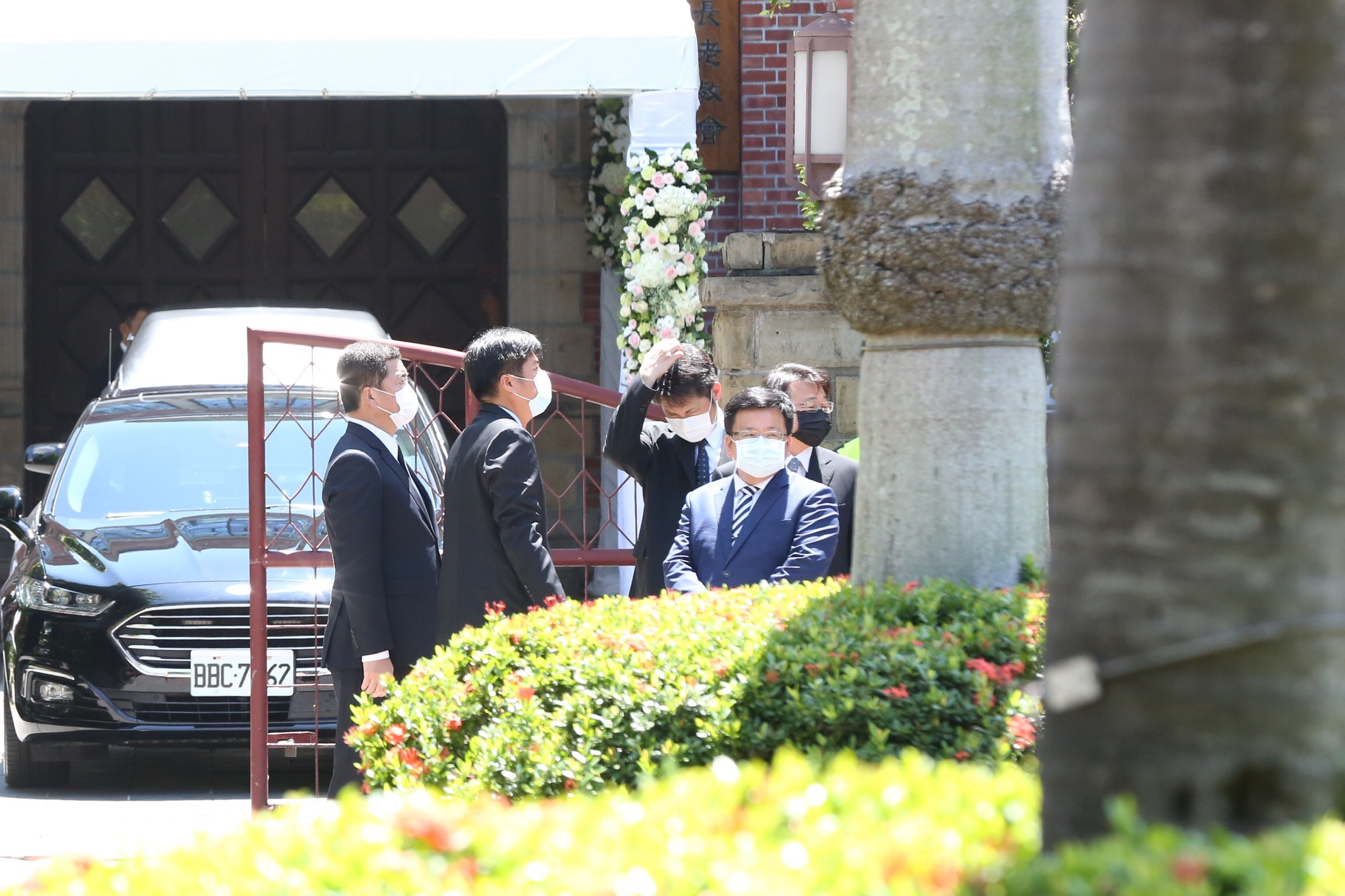 總統府副祕書長李俊俋前往濟南教會致意。