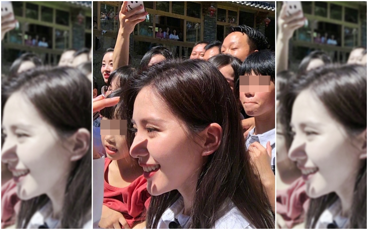 劉詩詩昨天出席活動時，零修圖的照片在網路上瘋傳，網友大讚她顏值真絕美。（翻攝自新浪綜藝微博）