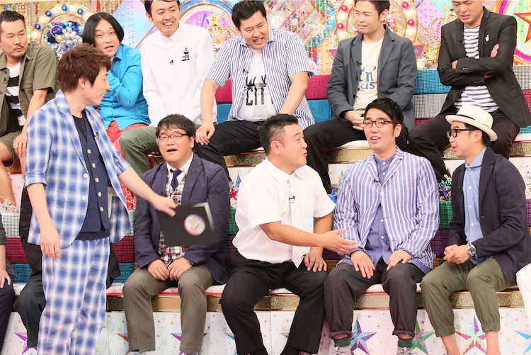 「小木矢作」小木博明（前排右2）和矢作兼（前排右）是《男女糾察隊》的常客。（翻攝自natalie網站）