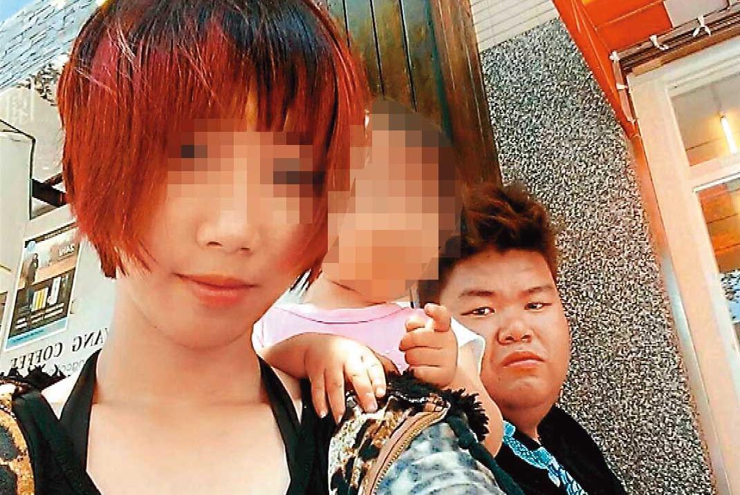 當年26歲的死者吳志德與18歲的嫩妻生有一女。（翻攝畫面）