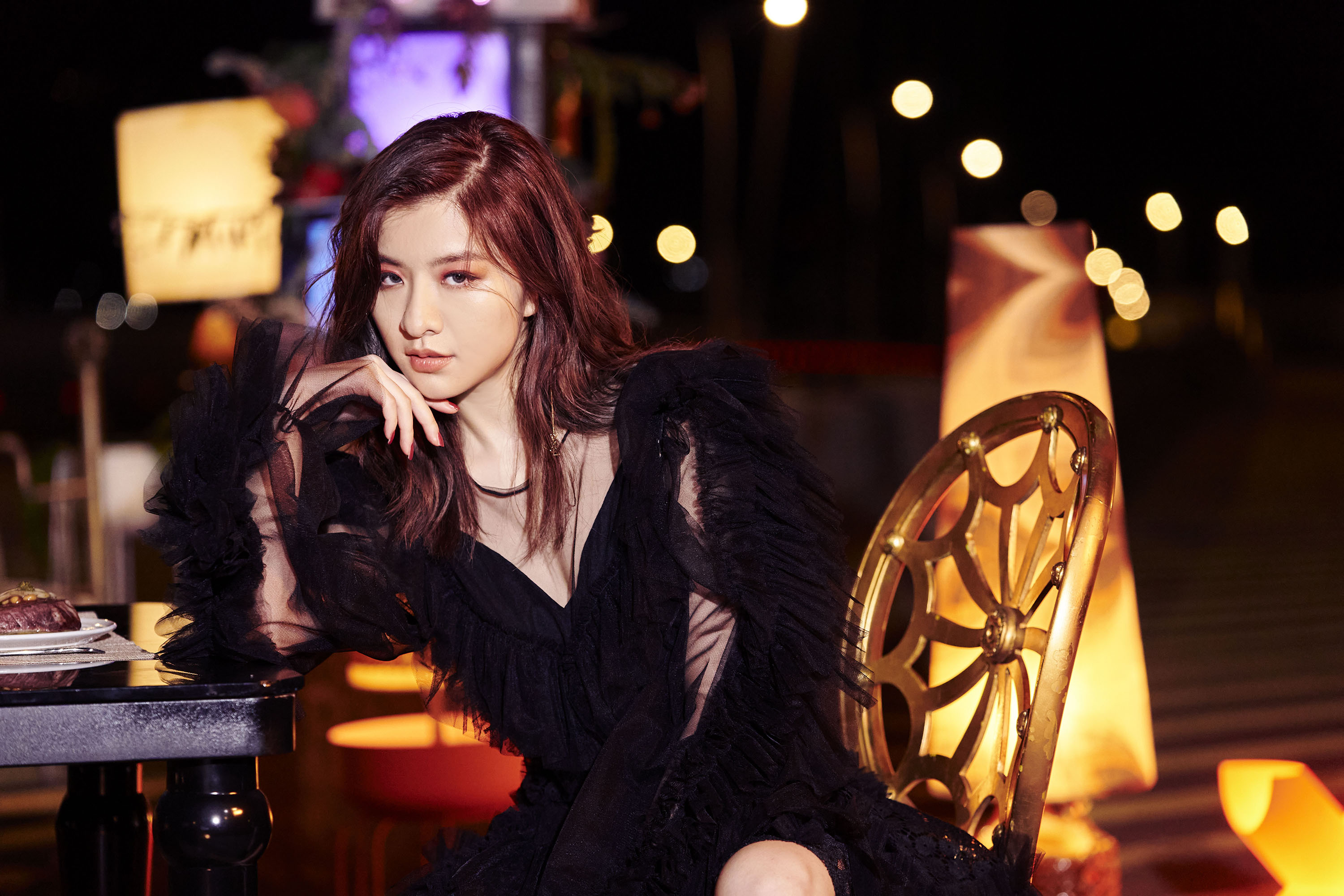 關詩敏很喜歡自己在MV中的突破。（亞神音樂提供）