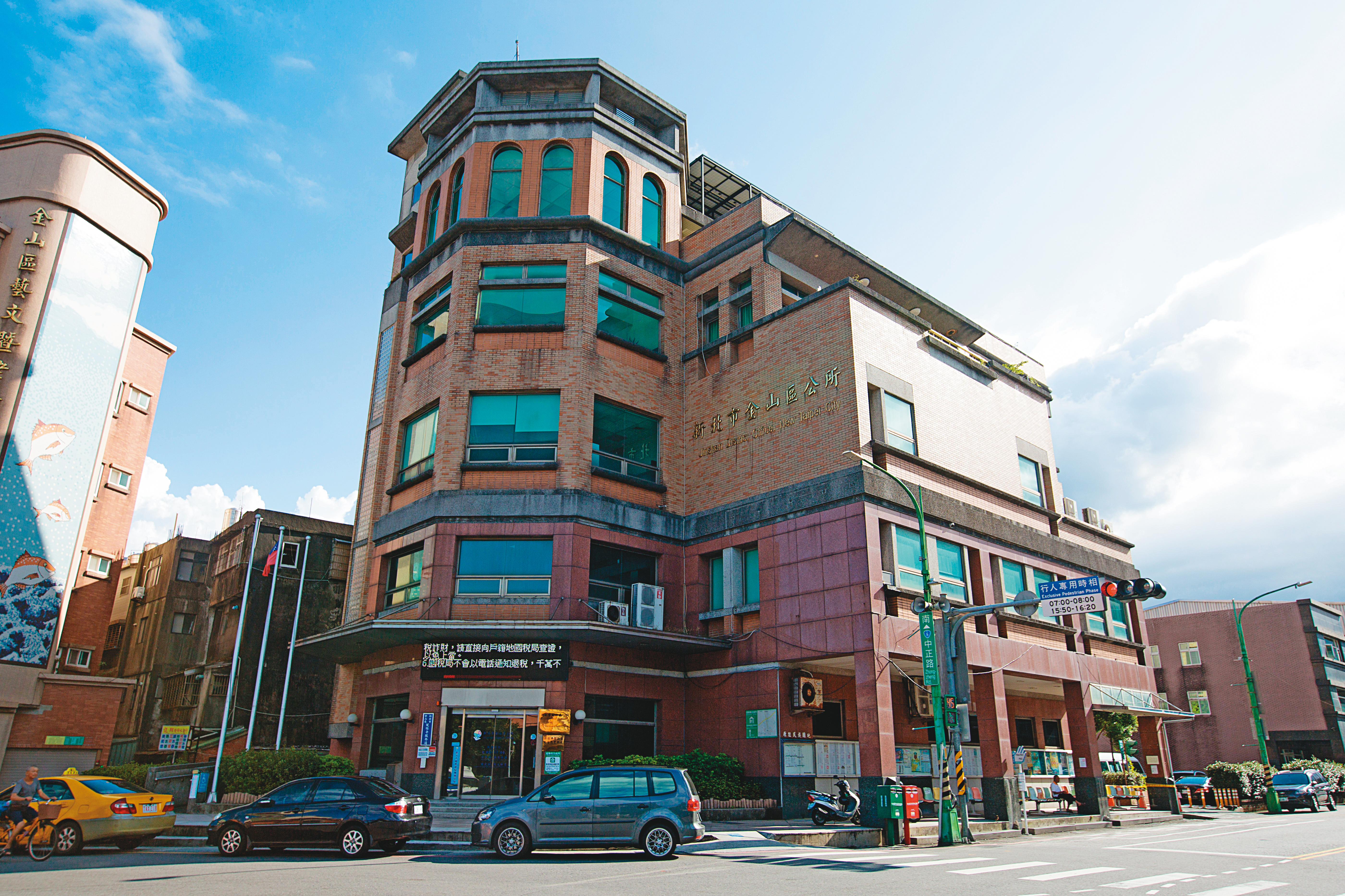 陳嘉緯在金山區公所（圖）服務3年，工作量十分繁重。