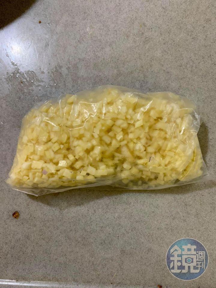 準備好的蒜蓉。