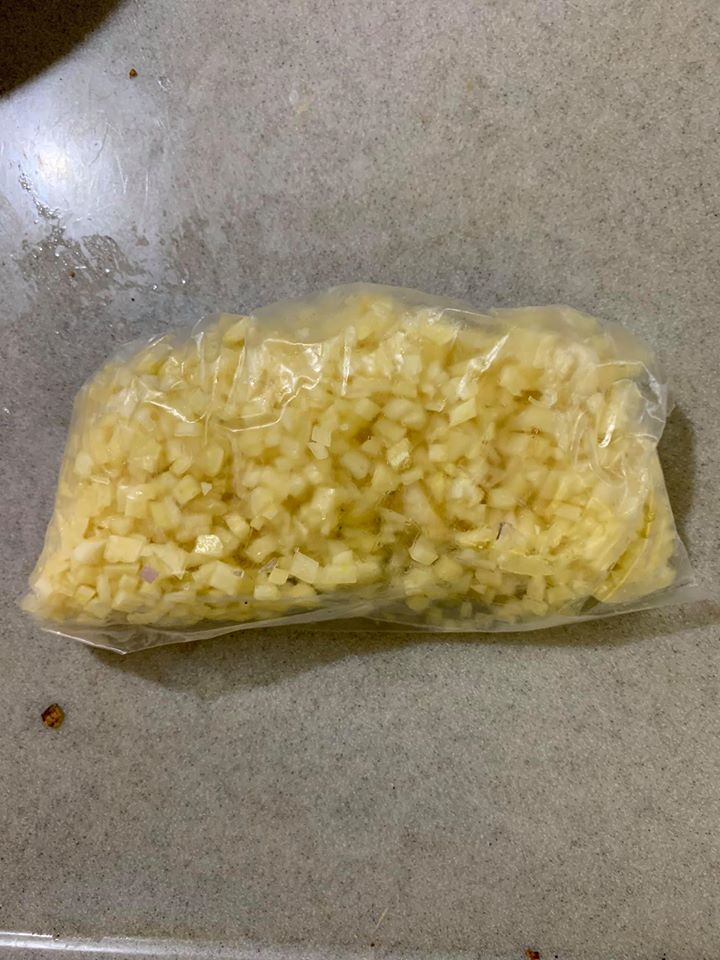 準備好的蒜蓉。
