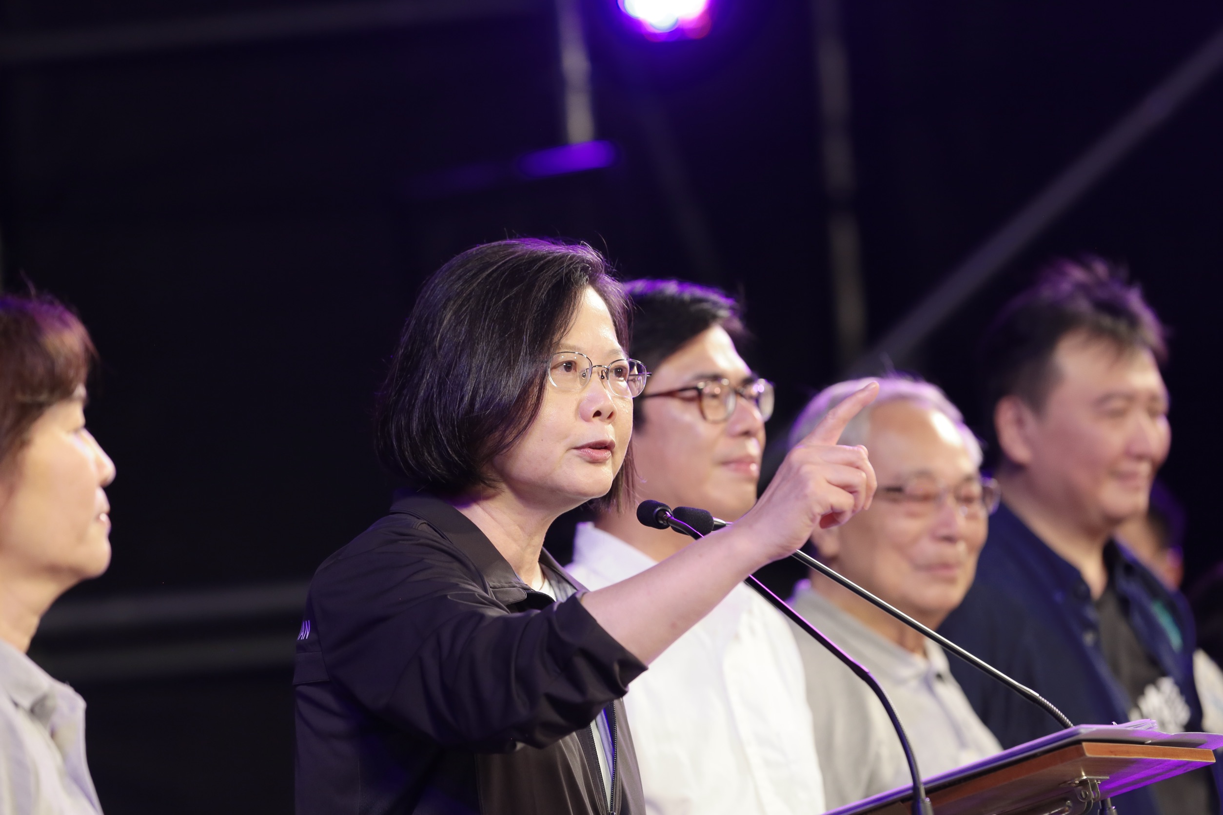 總統蔡英文晚間為陳其邁站台助選。（陳其邁競選總部提供）.